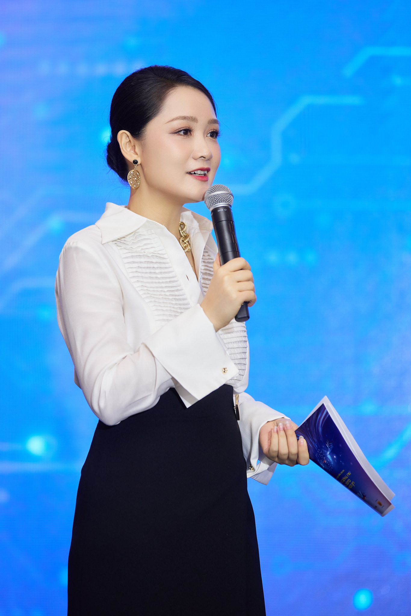 BTV trẻ nhất lịch sử bản tin thời sự 19h từng thi hoa hậu, đóng Nhật Ký Vàng Anh: Cuộc sống thật khác tưởng tượng 