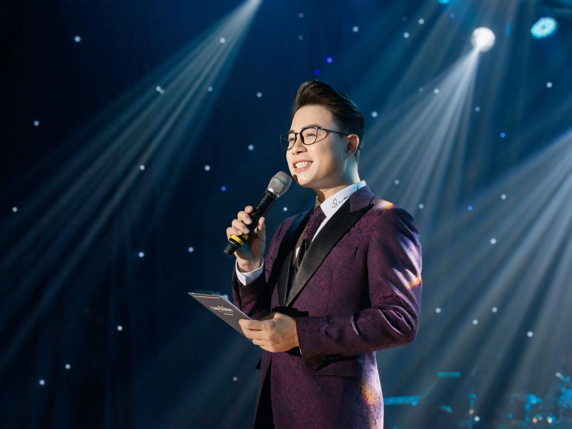 Một số hình ảnh khác của nam MC