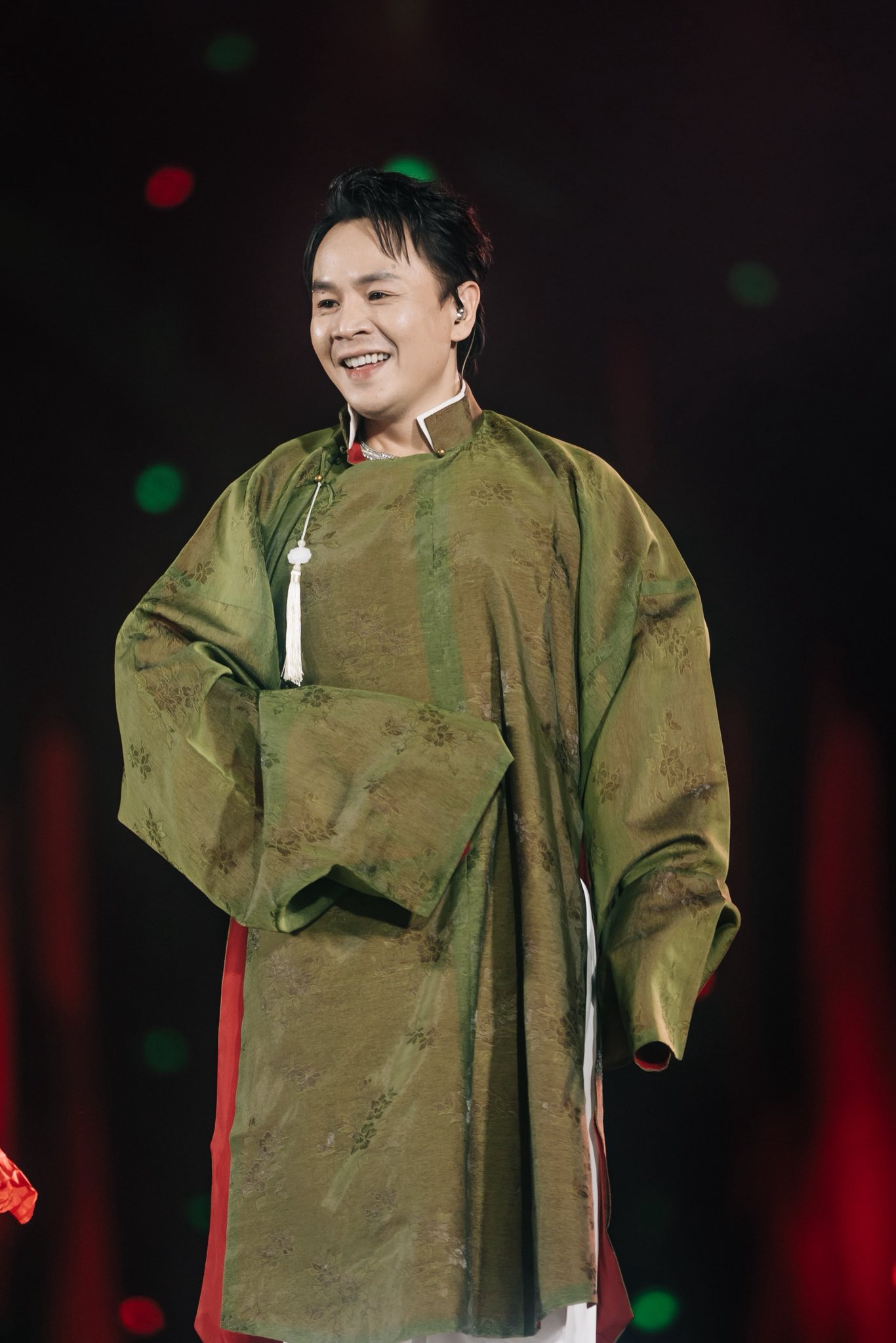 Đến năm 2024, khi tham gia Anh Trai Vượt Ngàn Chông Gai, Binz tiếp tục mang đến một góc nhìn khác về bản thân (ảnh: FBNV)