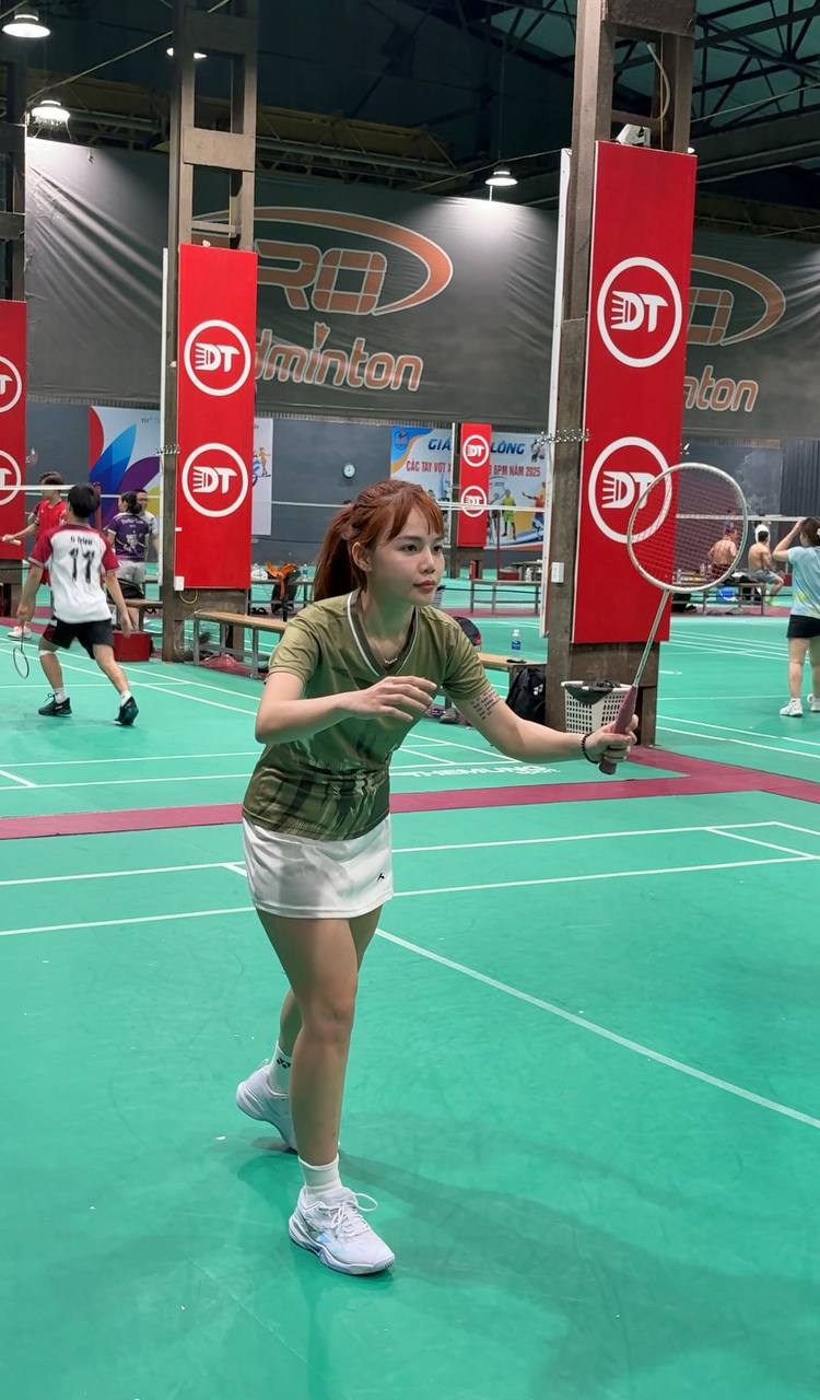 Lê Linh dành thời gian đi học ngoại ngữ, học thể thao sau giờ làm