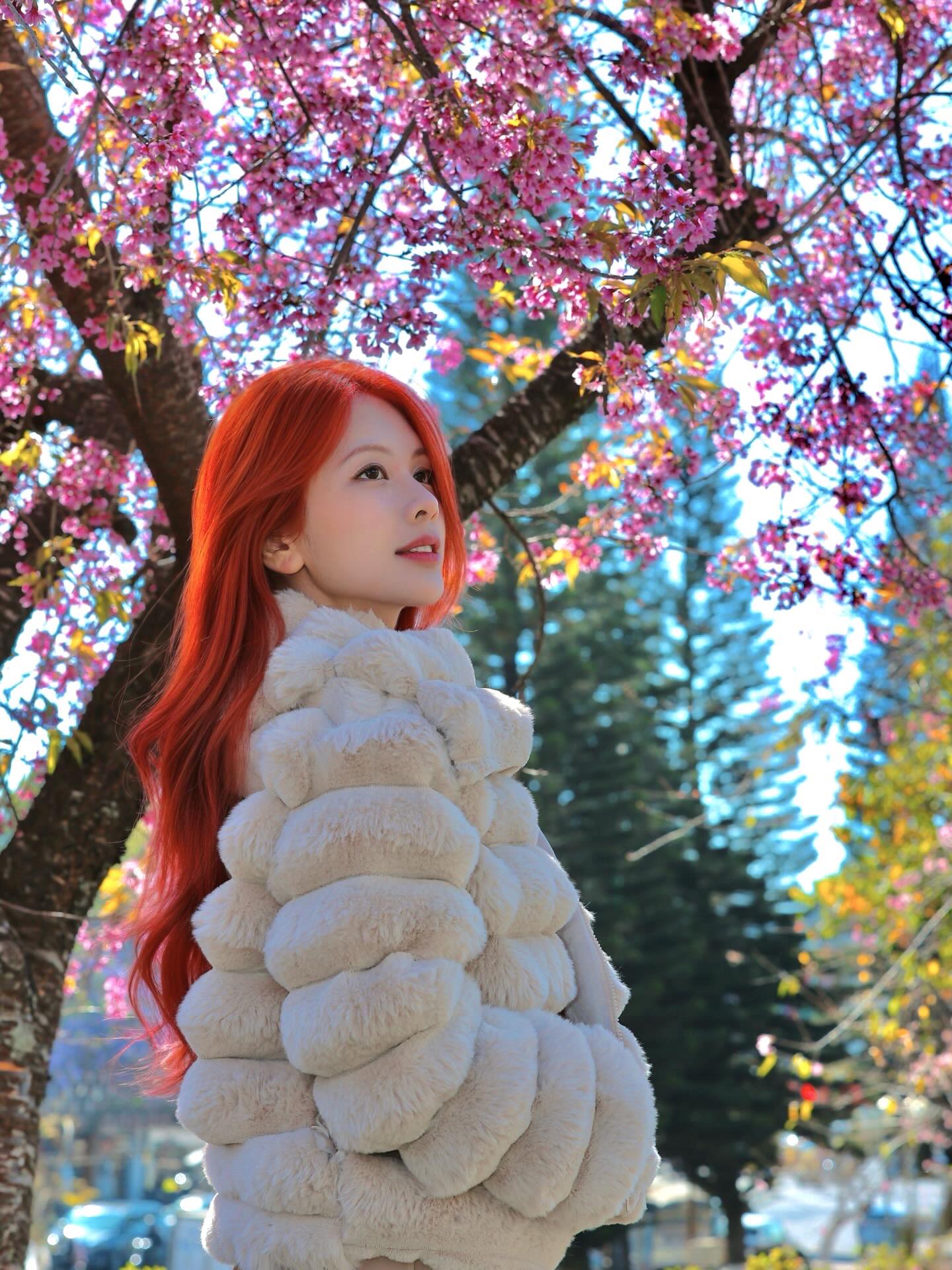 Kalli Nguyễn có gu thời trang ổn định, cộng với visual sáng giúp mọi khung hình trở nên cuốn hút