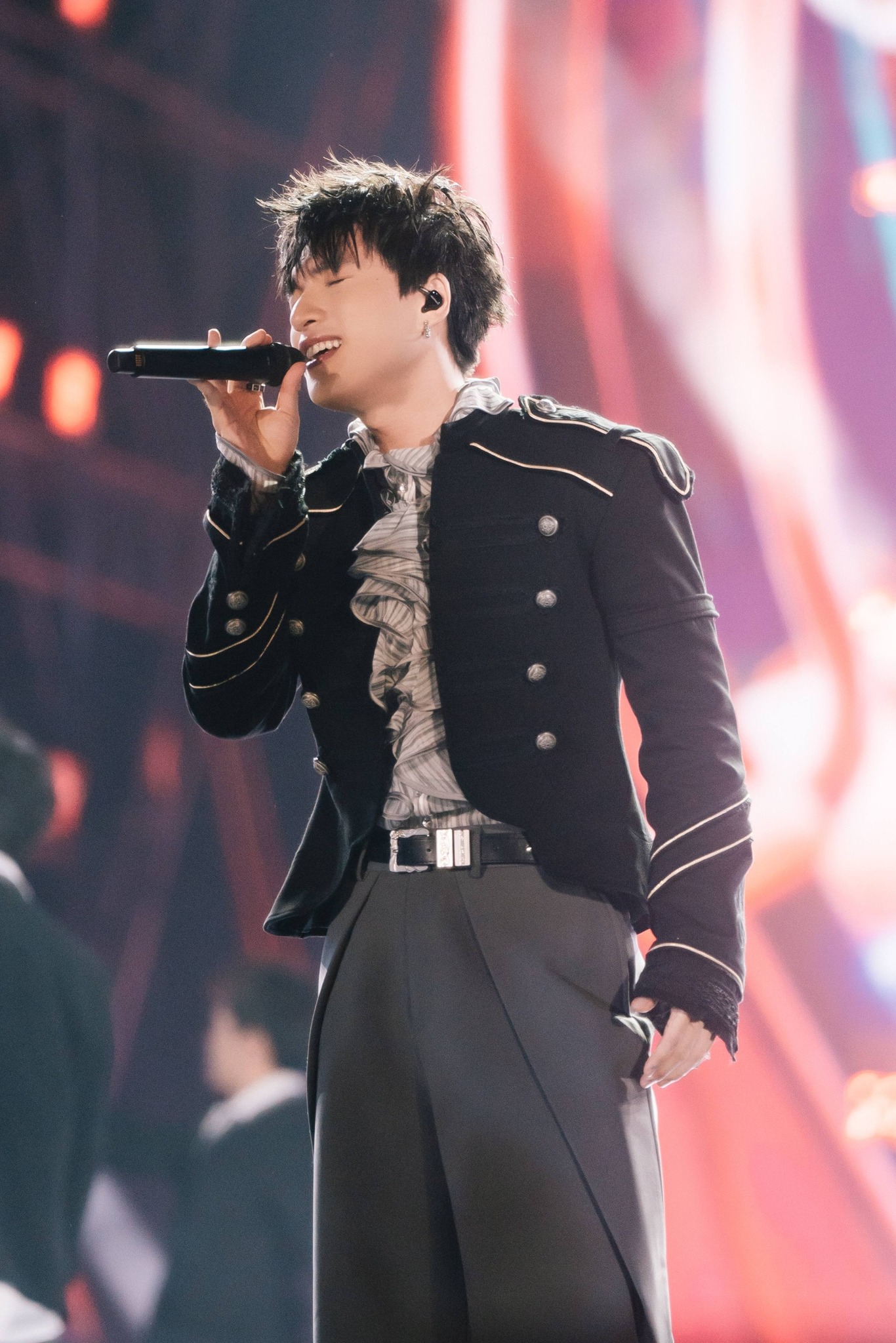 Từng xuất hiện tin đồn cát xê HIEUTHUHAI lên đến hàng trăm triệu cho mỗi show 