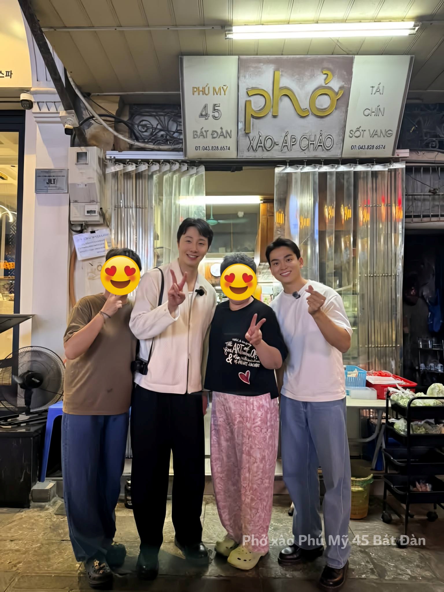 Tóm gọn Jung Il Woo lần 3 tới Việt Nam: Dạo phố Hà Nội, ăn phở xào Bát Đàn còn hẹn fan làm kèo lẩu ở Trần Duy Hưng