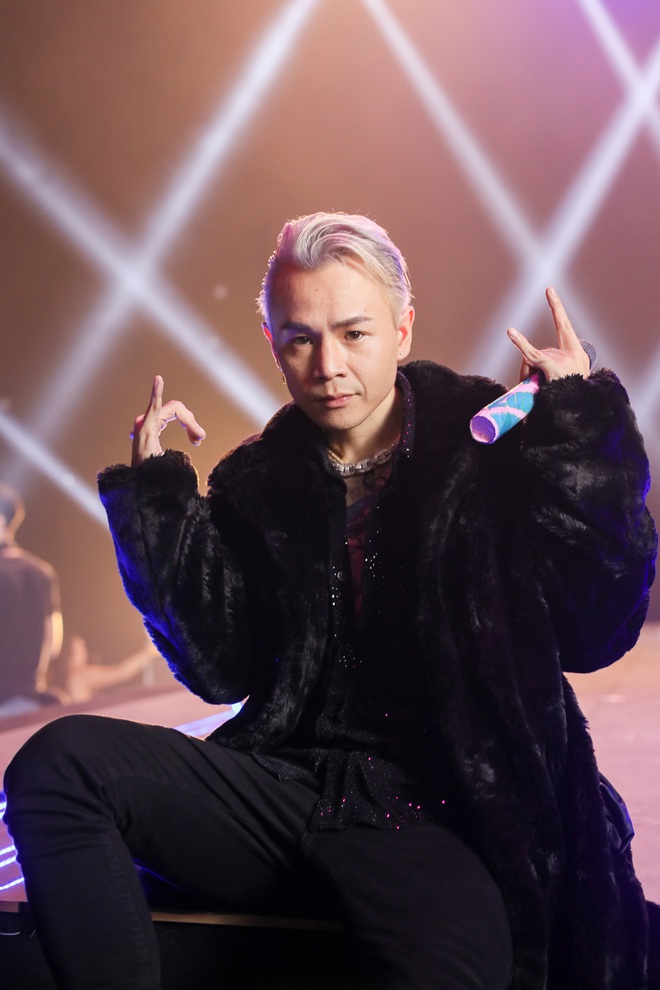 Một bước ngoặt lớn giúp Binz mở rộng tầm ảnh hưởng là vai trò Huấn luyện viên tại Rap Việt (ảnh: FBNV)