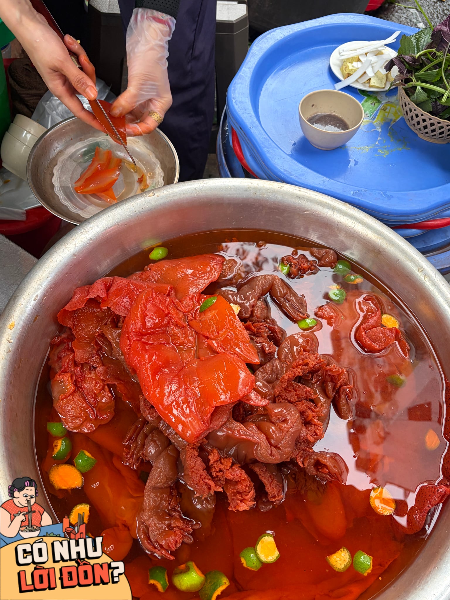 Tuyết sứa đỏ chợ Thanh Hà tăng giá lên 40k/suất: Phải mua nước gửi xe mới có chỗ ngồi, hương vị liệu ngon như lời đồn?