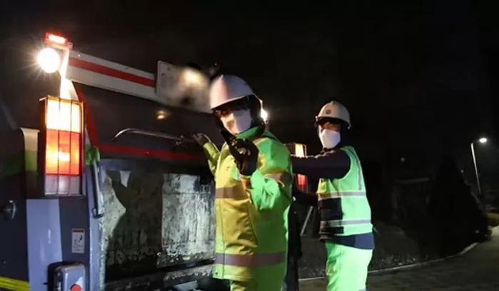  Khó tin nữ diễn viên làm giúp việc cho nhà đồng nghiệp, tối đến làm công nhân vệ sinh môi trường