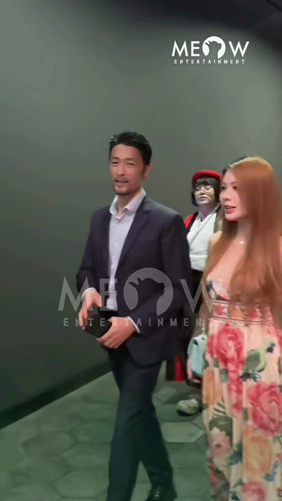 Những tương tác của cả hai giữa sự kiện dấy lên nghi vấn tình cảm