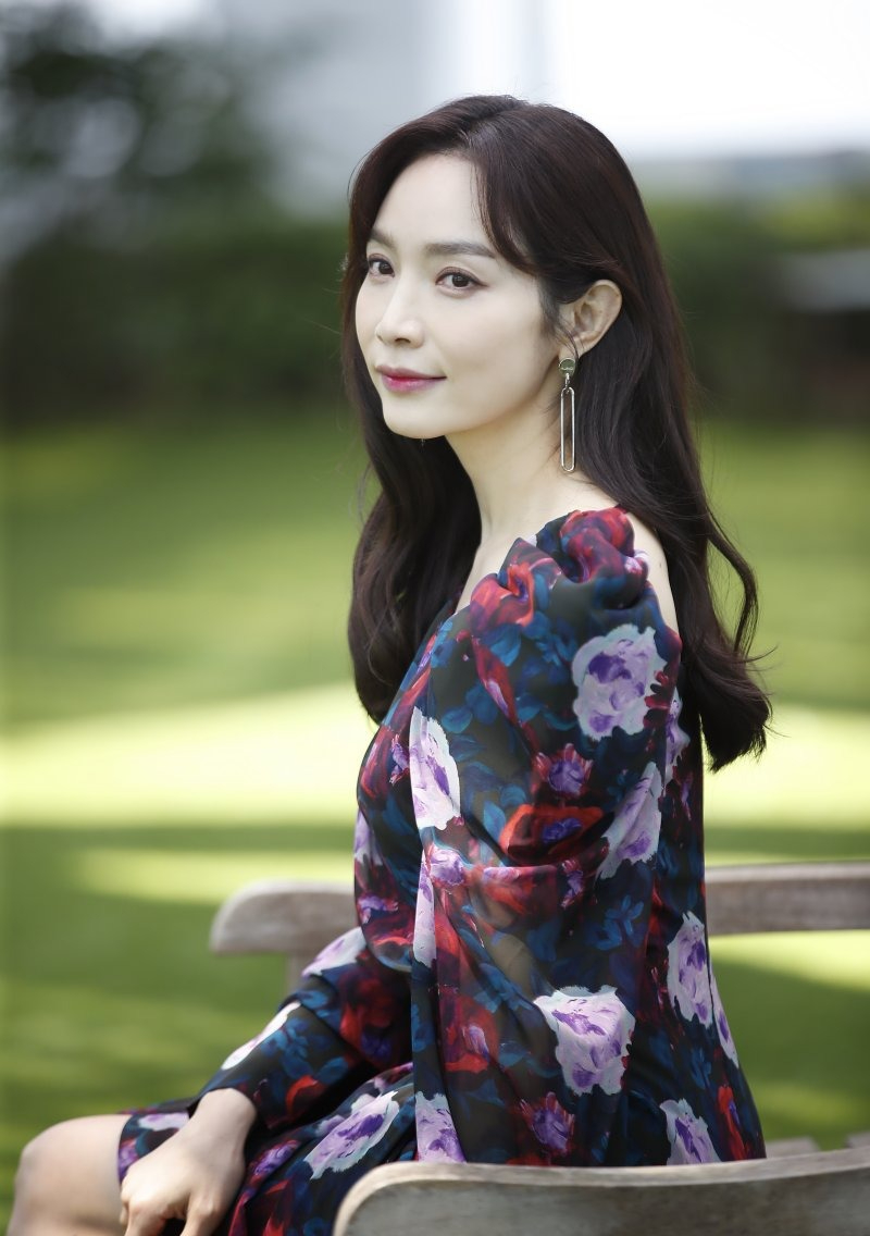 Lee Min Young sống độc thân, tập trung đóng phim. Ảnh: X