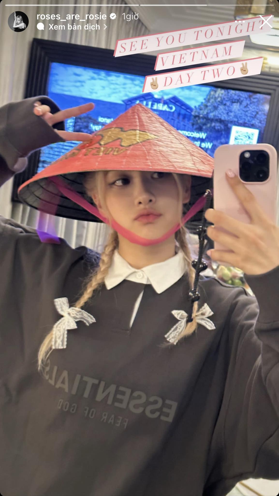 Rosé đăng ảnh đội nón lá, nôn nóng trình diễn tại Việt Nam (ảnh cap màn hình)