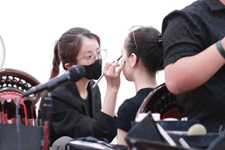 Các thợ trang điểm cho rằng xu hướng dạy makeup cá nhân cũng mang đến một nguồn thu ổn định hơn