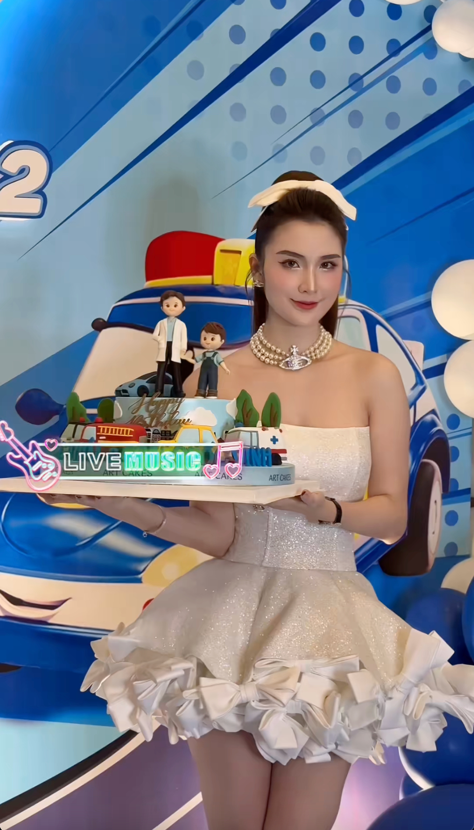 Ngọc Loan từng tổ chức sinh nhật của con trai và bác sĩ Chiêm Quốc Thái cùng ngày 