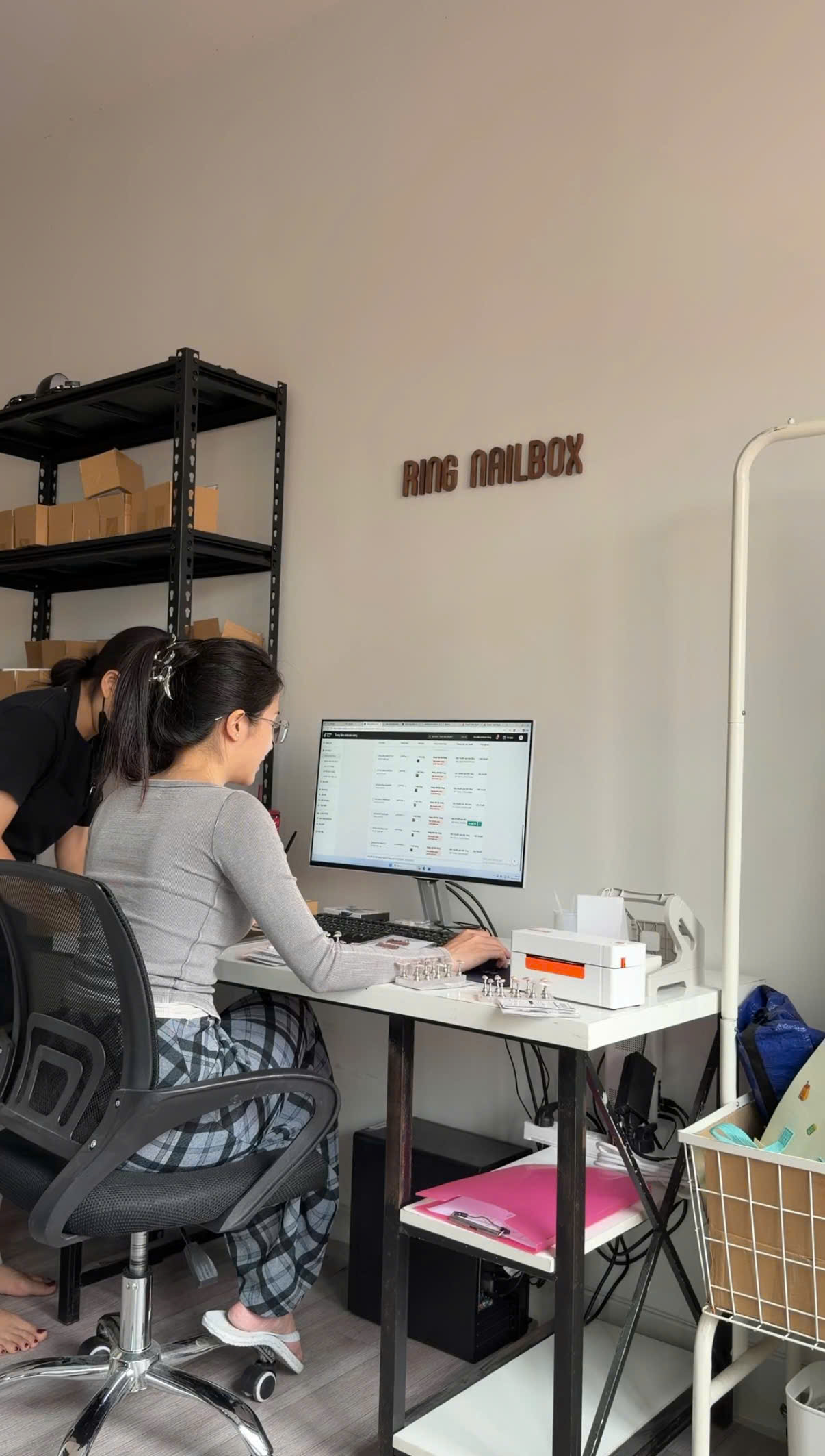 Nghỉ việc tiếp viên hàng không, cô gái TP.HCM kinh doanh nailbox