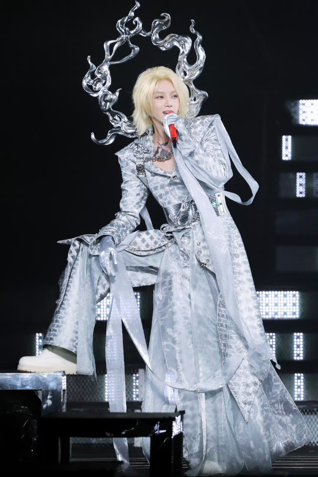 Mỗi show diễn của Hoa Thần Vũ là 1 đêm hội nghệ thuật quy mô lớn