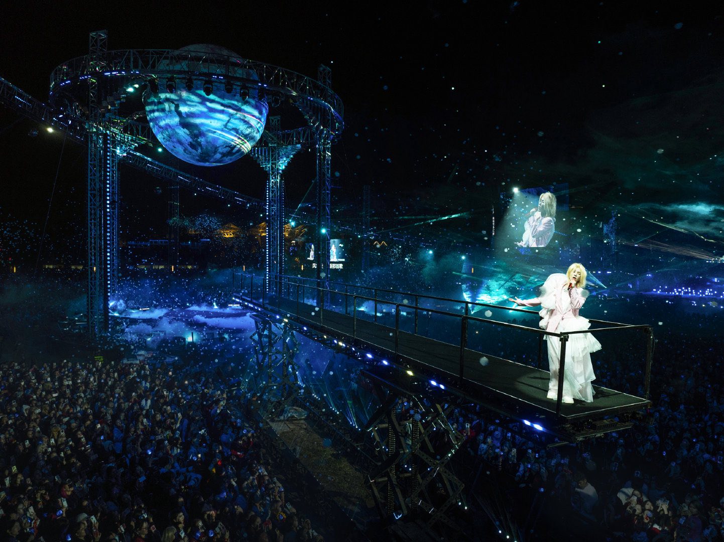 Đình chỉ concert của nam ca sĩ số 1 showbiz, sân khấu trăm tỷ nguy cơ tháo dỡ vì vi phạm quy định cấp phép