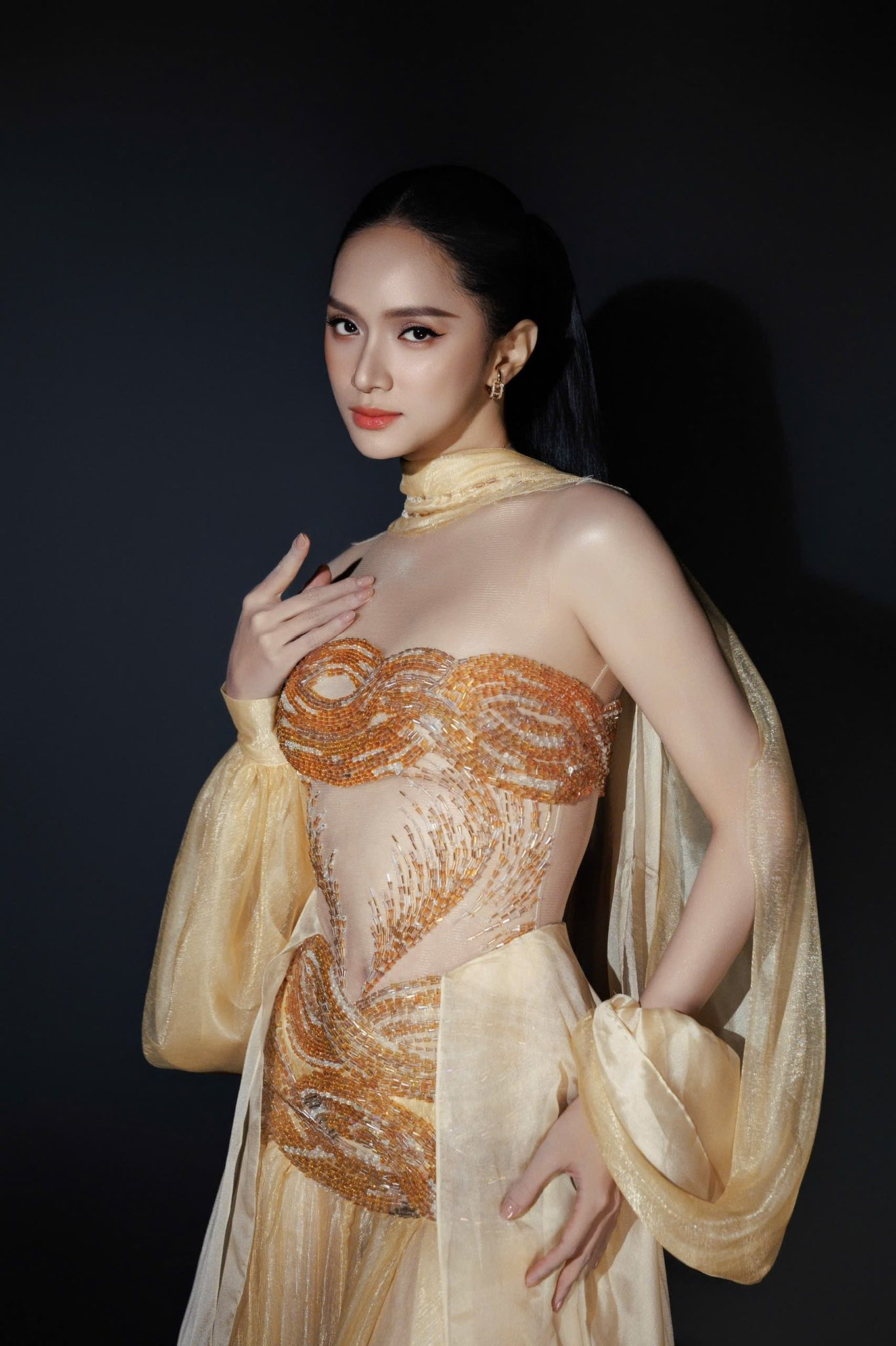 Cư dân mạng tò mò liệu Hương Giang đang toan tính điều gì? 