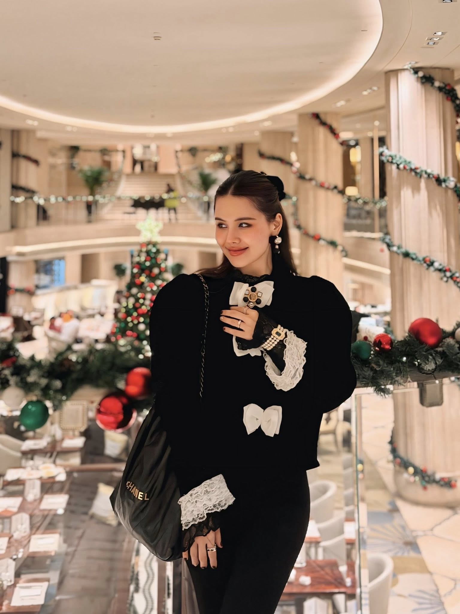 Nhan sắc ở độ tuổi U40 của nữ diễn viên ngày càng mặn mà