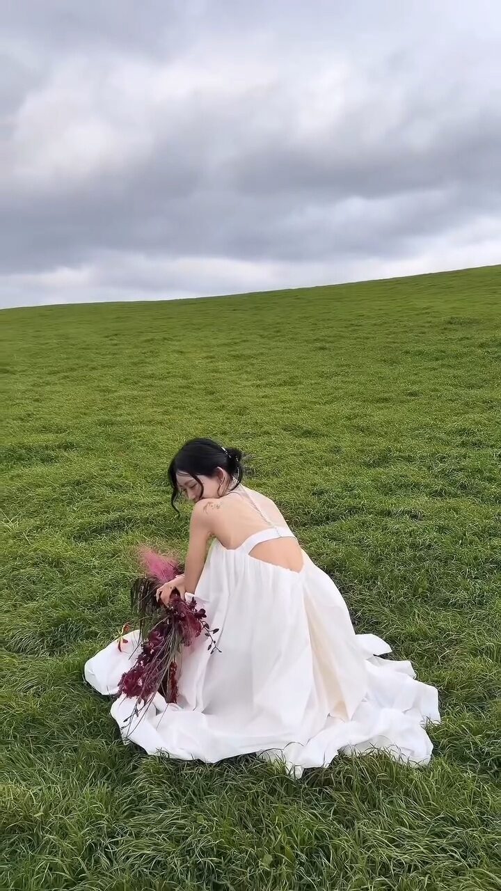 Khoảnh khắc con gái cố minh tinh Choi Jin Sil khoe lưng trần táo bạo đã nhận được sự quan tâm lớn từ khán giả. Ảnh: Koreaboo