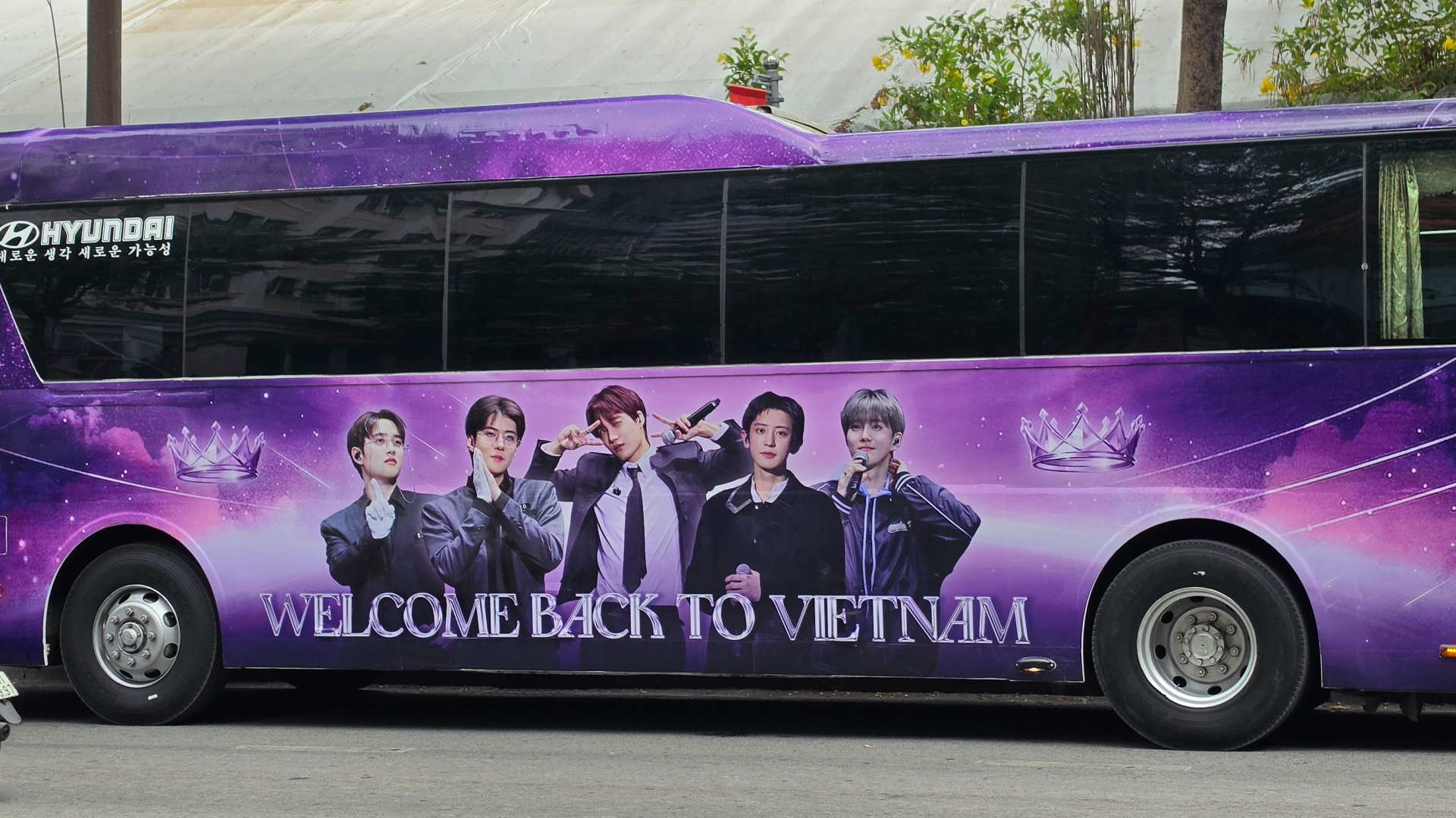 Người này cũng đã kịp đi một vòng để check-in các hoạt động của fan EXO Việt Nam chuẩn bị cho concert