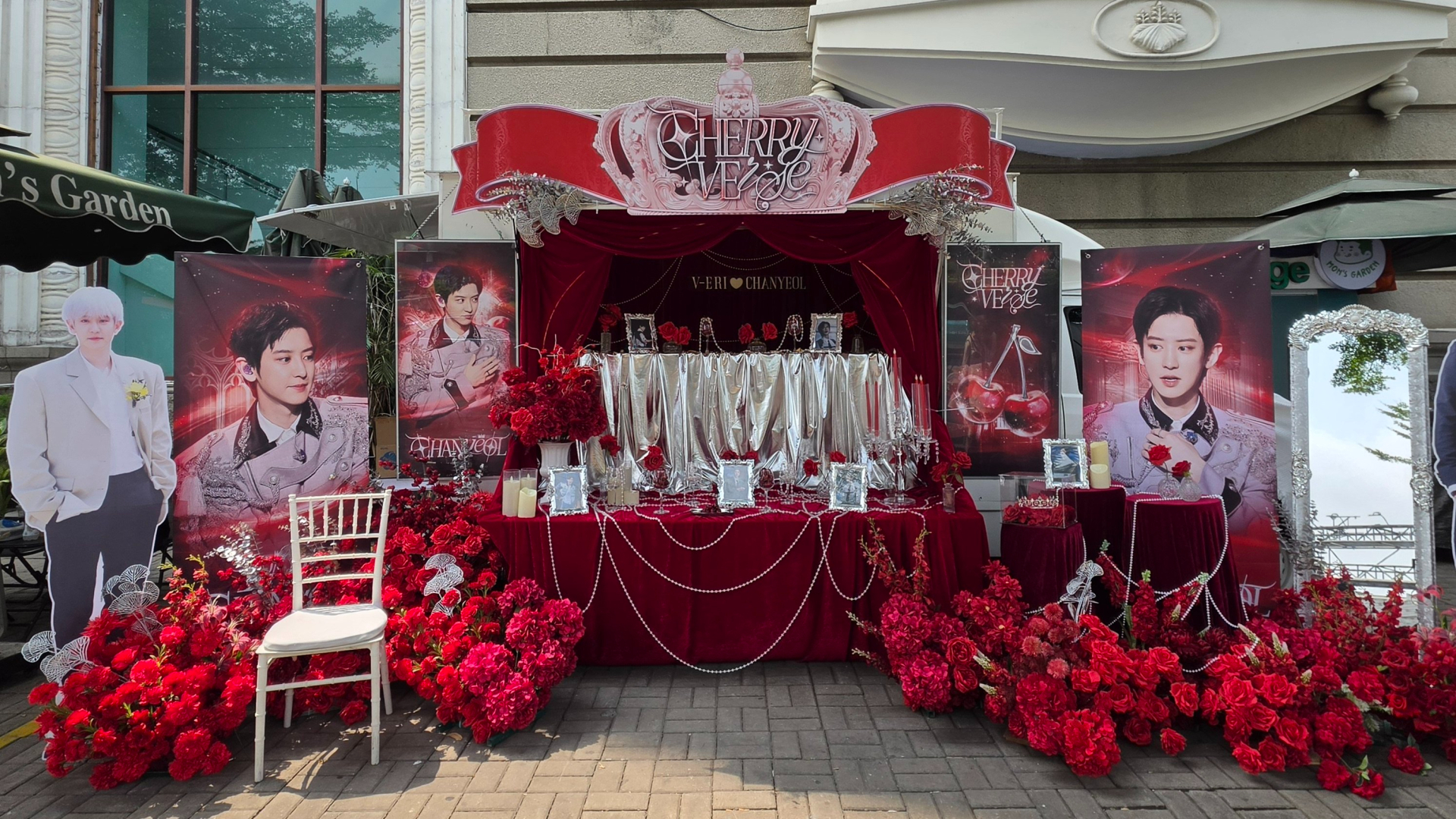 Khách nhận phòng khách sạn view thẳng sân khấu concert EXO tại TP.HCM: 