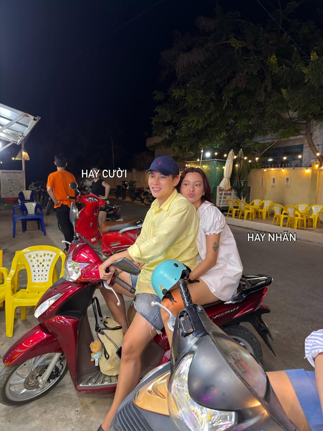 Từ du lịch, ăn uống đến hẹn hò cà phê,... Quỳnh Lý và Tú Hảo đều tự nhiên thể hiện cử chỉ ngọt ngào