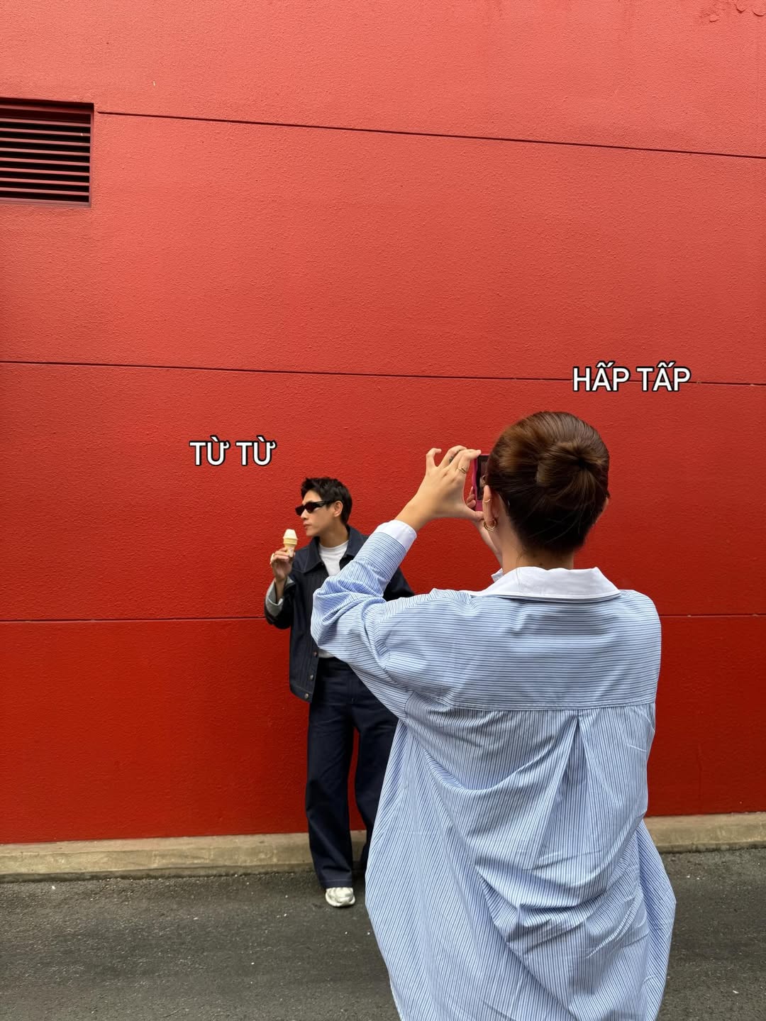 Cả hai chú thích tính cách đối lập nhau trong từng bức ảnh, và nói lên sự bù trừ hợp lý trong việc yêu đương