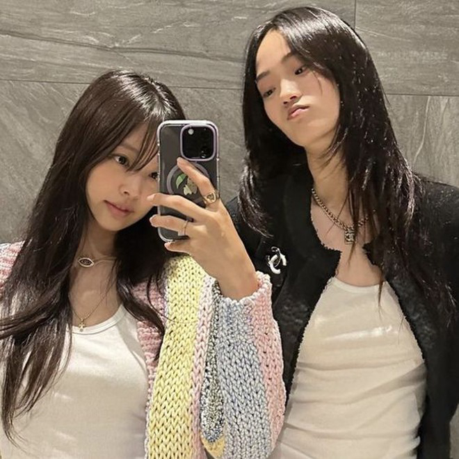 Shin Hyun Ji còn là chị em tốt với Jennie. Ảnh: Nate