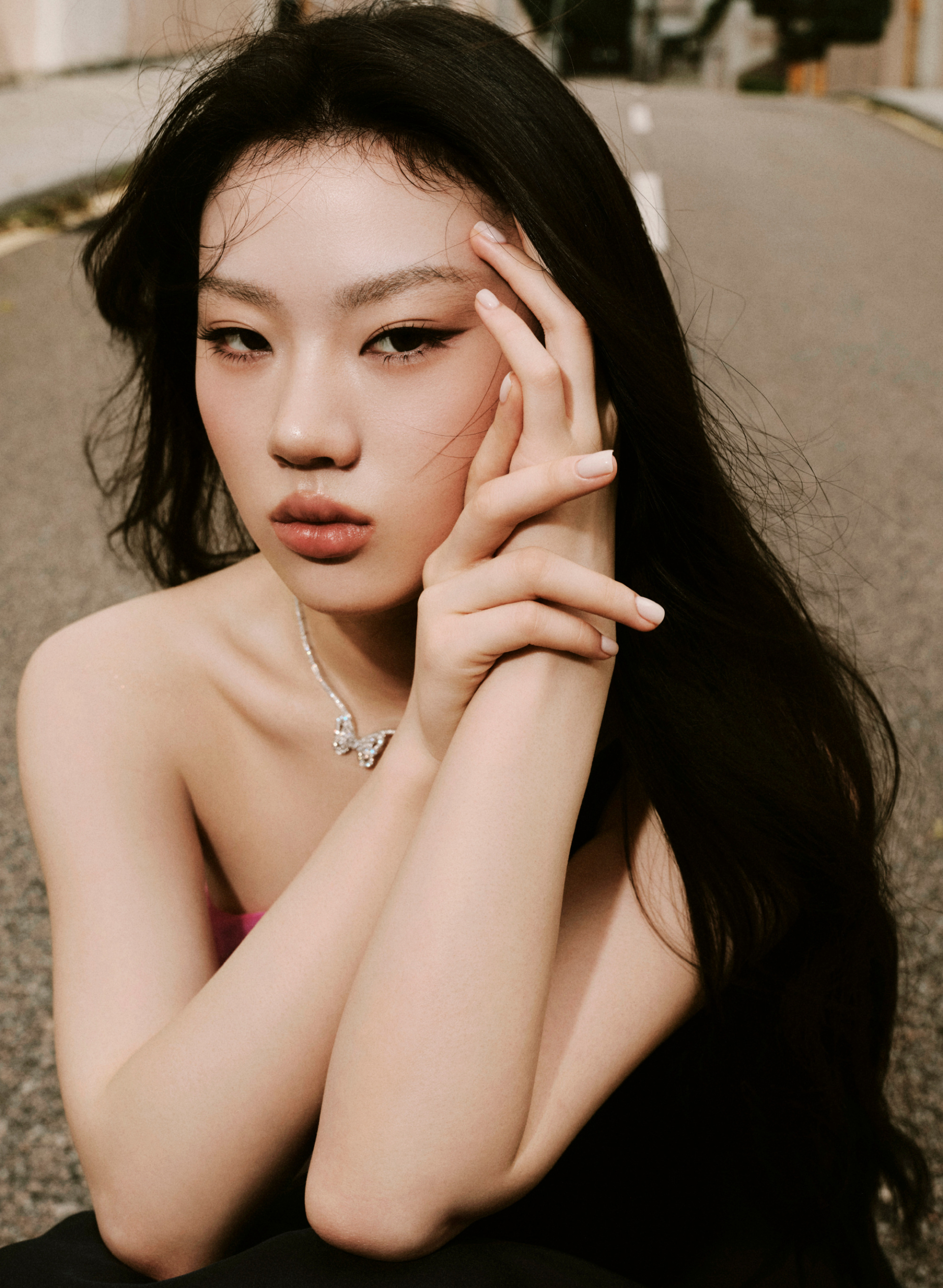 Sự vụ lùm xùm bản quyền với đàn anh Lý Vinh Hạo, danh tiếng Thiện Y Thuần lao dốc  không phanh. Cô bị khán giả quay lưng, vắng bóng trên sóng các chương trình giải trí ở Trung Quốc, mở concert không ai thèm mua vé. Ảnh: Sina.