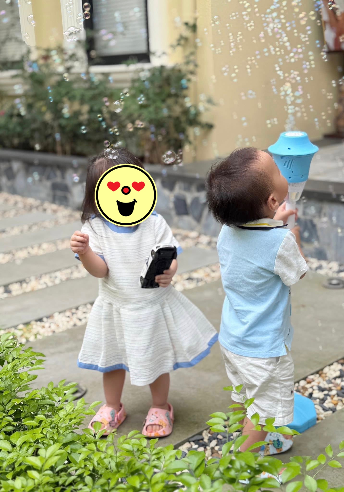 Phương Oanh dần thoải mái hơn trong việc chia sẻ cuộc sống hiện tại bên 2 nhóc tỳ 