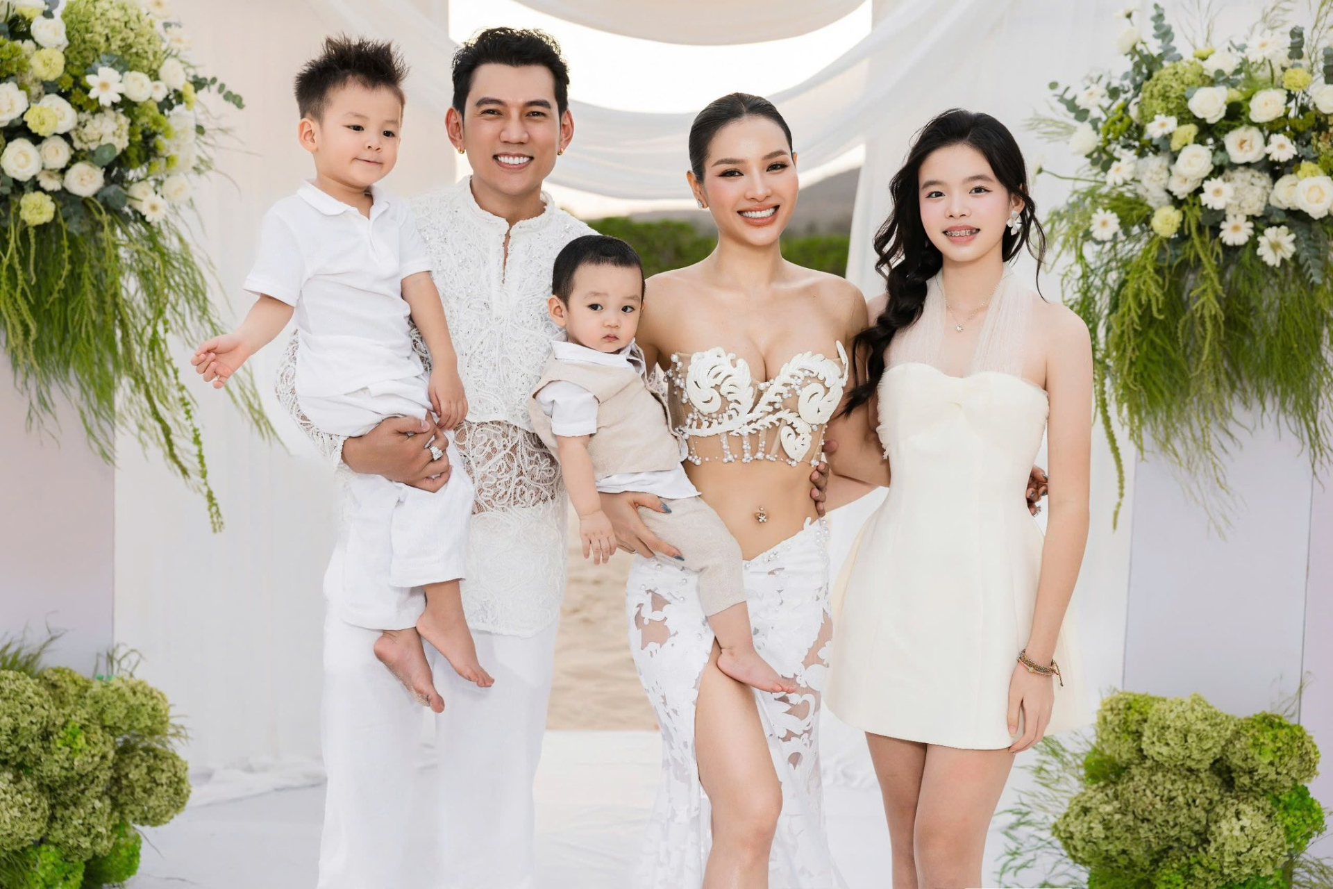 Con gái riêng của Phương Trinh Jolie cũng xuất hiện trong kỷ niệm ngày cưới của mẹ 