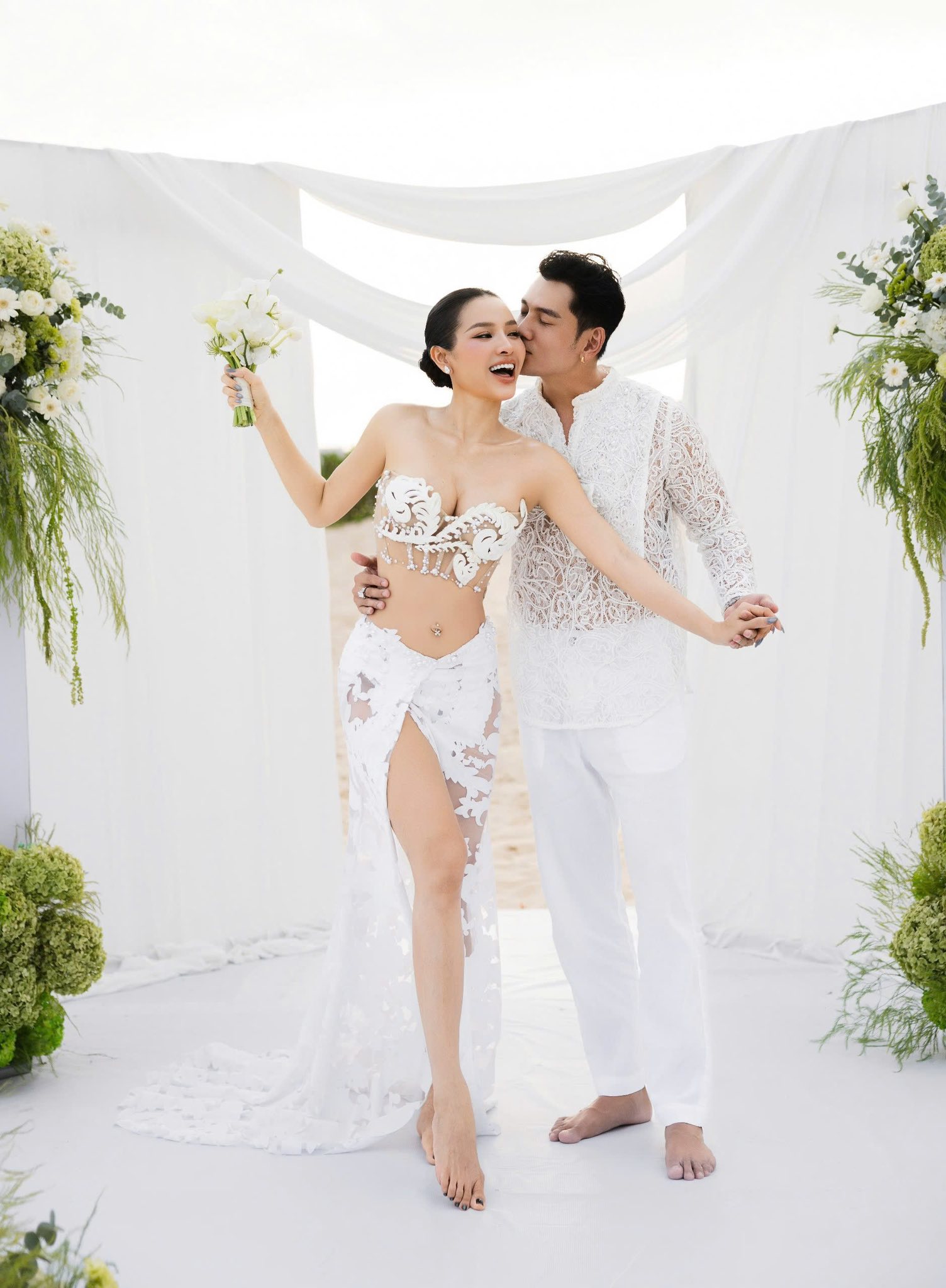 Chiếc váy cưới Phương Trinh Jolie diện gây bàn tán, chưa mỹ nhân Việt nào dám hở bạo cỡ này 