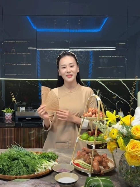 Phương Oanh trở lại với căn bếp sau thời gian đài đóng băng 