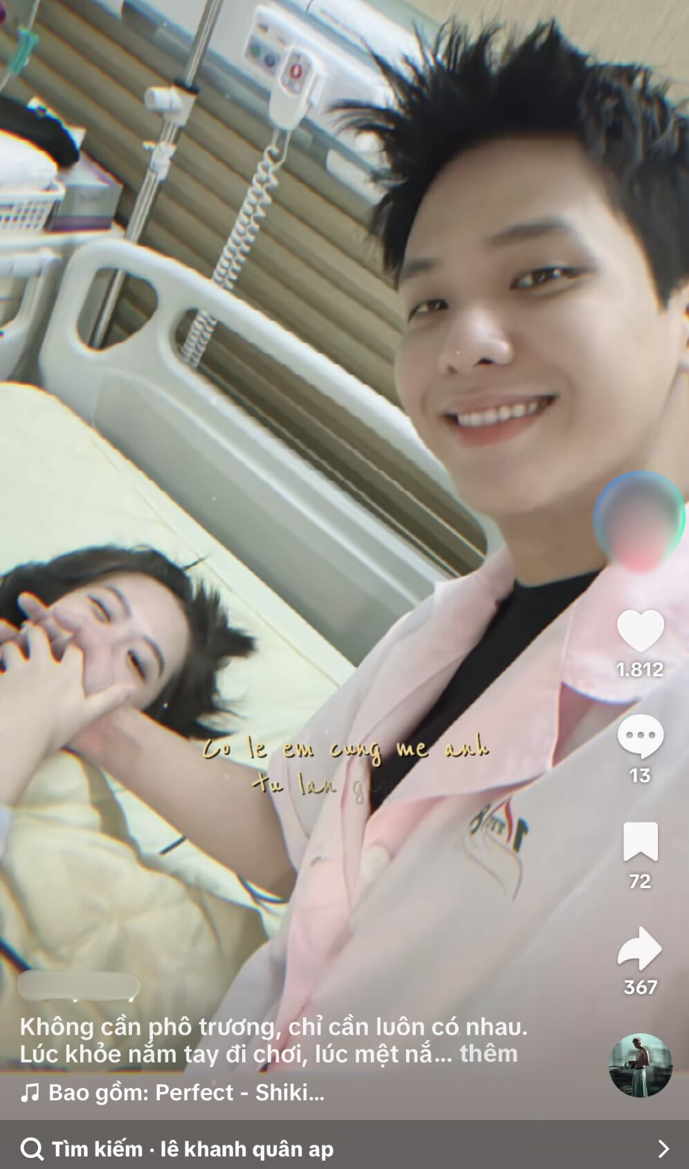 Ngược lại, nam ca sĩ cũng luôn kề cận bà xã trong cuộc sống đời thường