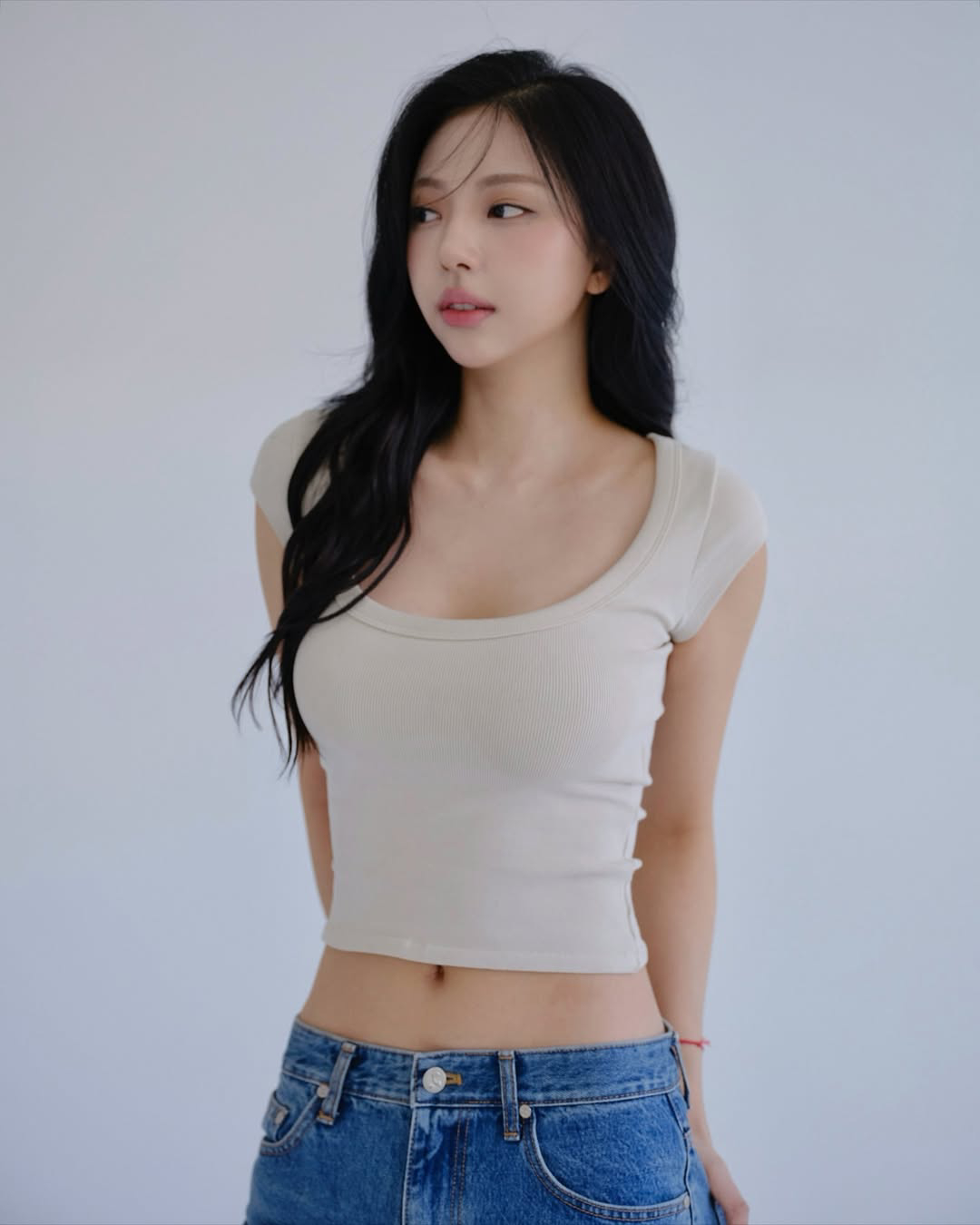 Á hậu Kim Go Eun quen biết nhiều nghệ sĩ ở làng giải trí Hàn. Ảnh: IGNV