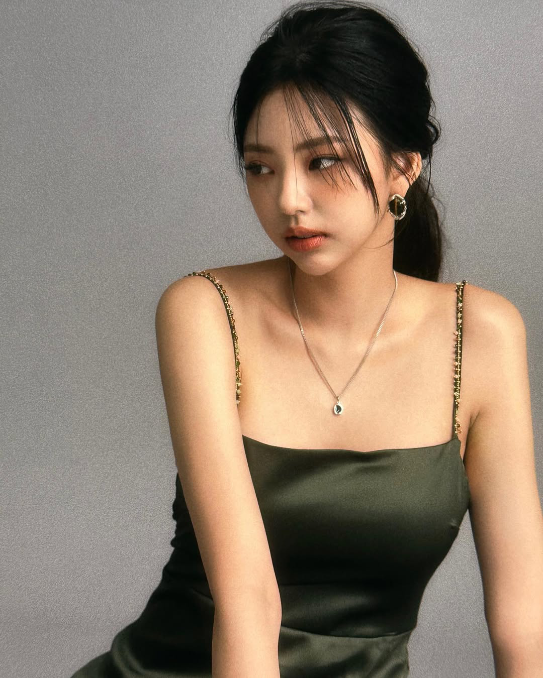 Bạn gái tin đồn của G-Dragon nổi điên vì bị “cắm sừng”, chửi xối xả trước mặt tiểu tam