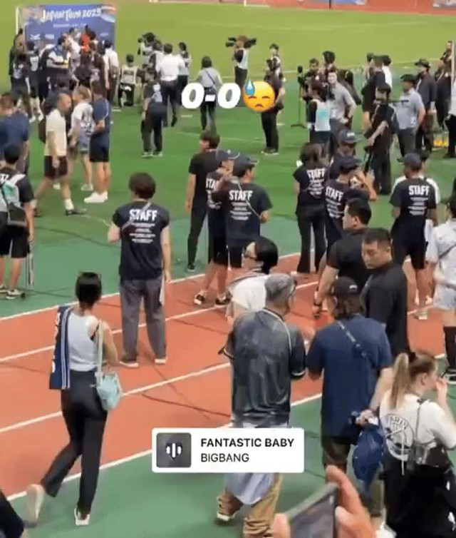 G-Dragon và Kim Go Eun cùng đến xem 1 trận bóng đá hồi tháng 7/2023. Ảnh: X