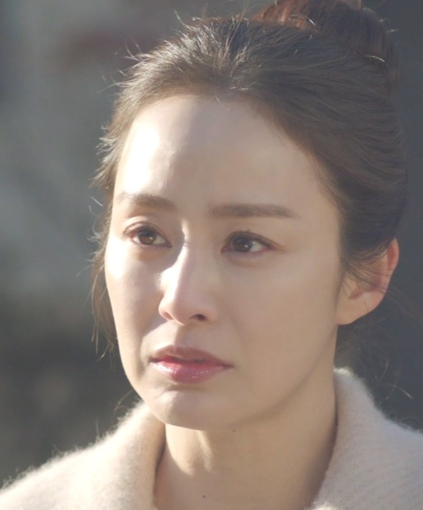 Trong những năm trở lại đây, Kim Tae Hee không ít lần bị soi dấu hiệu lão hóa trên khuôn mặt. Ảnh: Naver