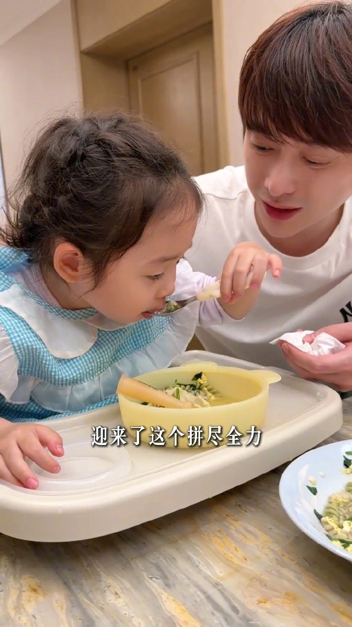 Hàn Thừa Vũ và vợ trải qua hành trình gian nan mới được chứng kiến con gái chào đời. Ảnh: 163