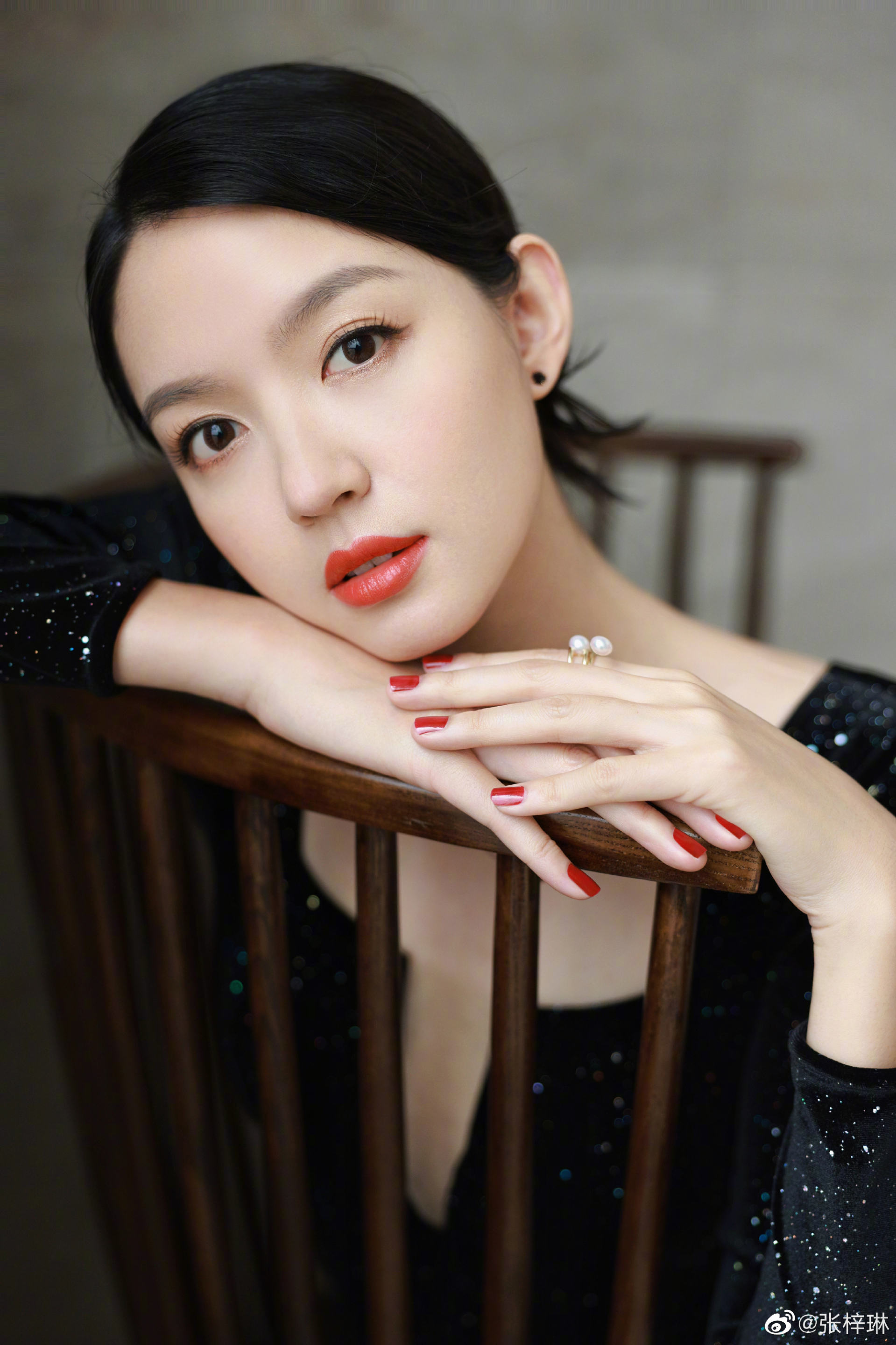 Nàng hậu trốn đại gia 10.800 tỷ sang Thái cưới nhân viên quèn công ty chứng khoán, giờ có cuộc sống không thể tin nổi