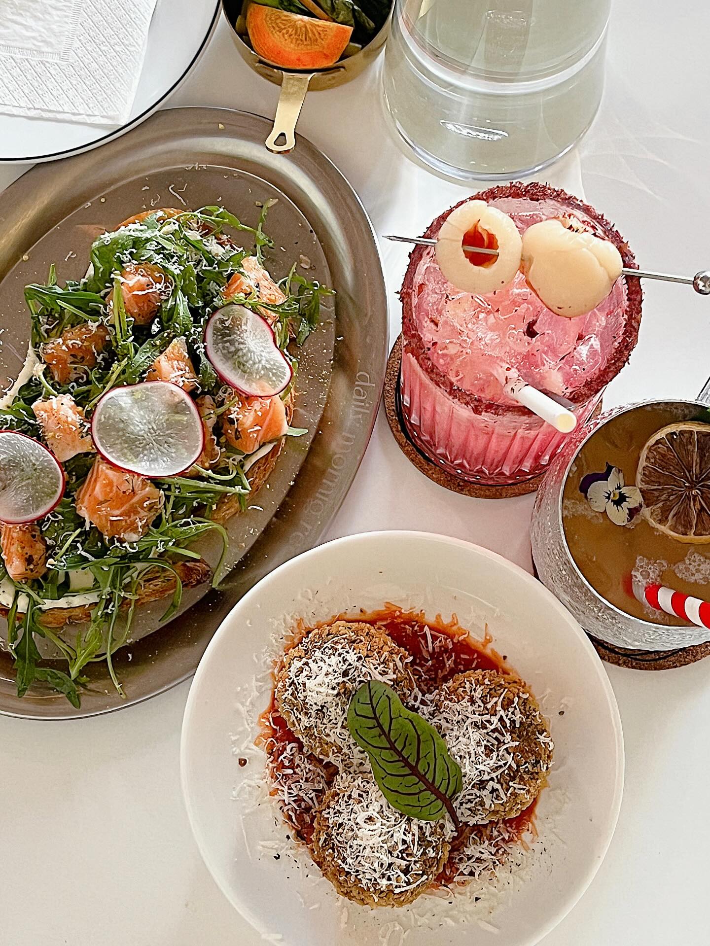 Bị đuổi khéo sau 30 phút vì chỉ gọi bánh và nước - nhà hàng đình đám tại Thảo Điền vấp tranh cãi khi ra Đà Nẵng