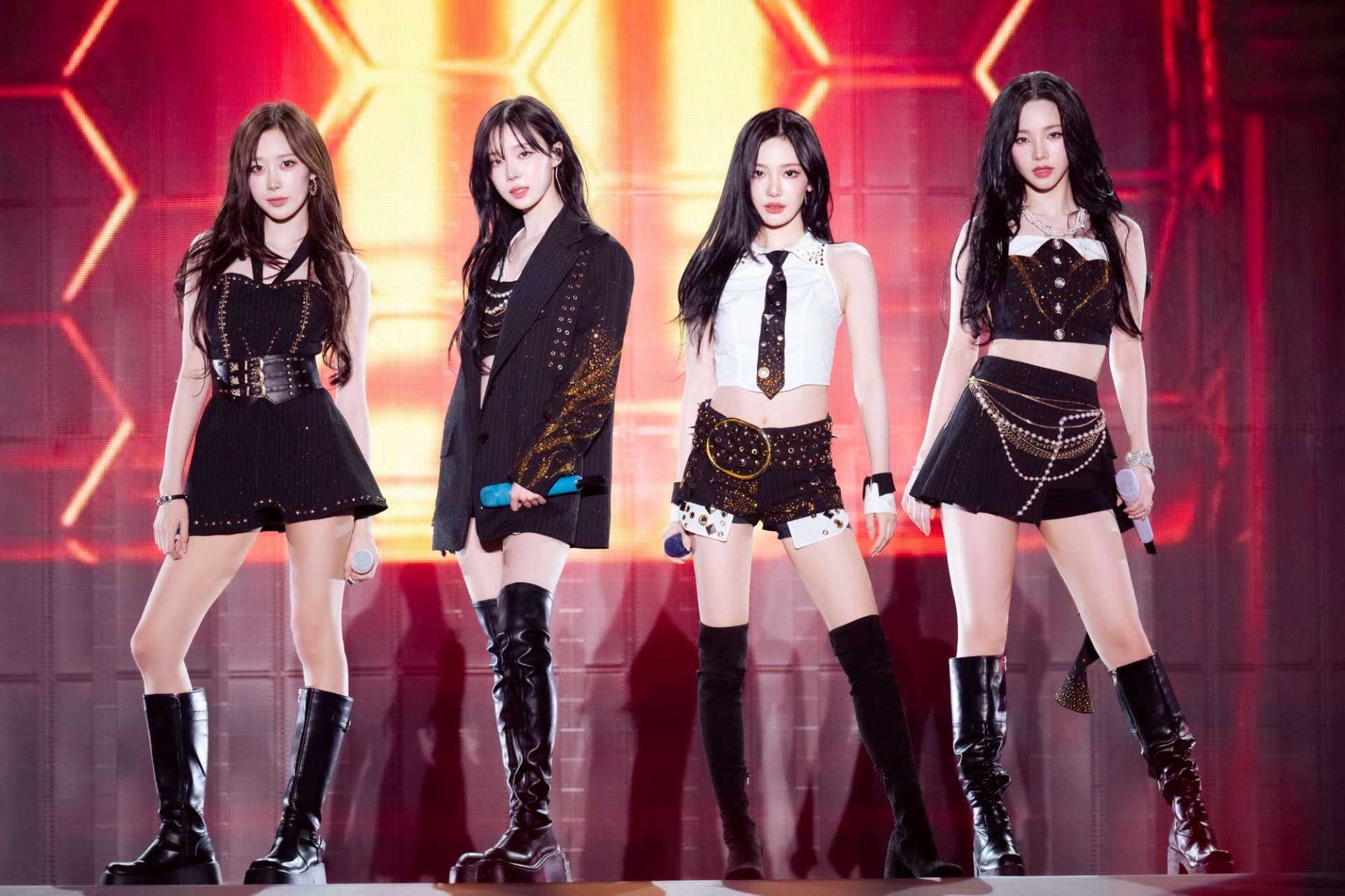 Nhóm nhạc tiên phong của Hàn Quốc với concept thực tế ảo