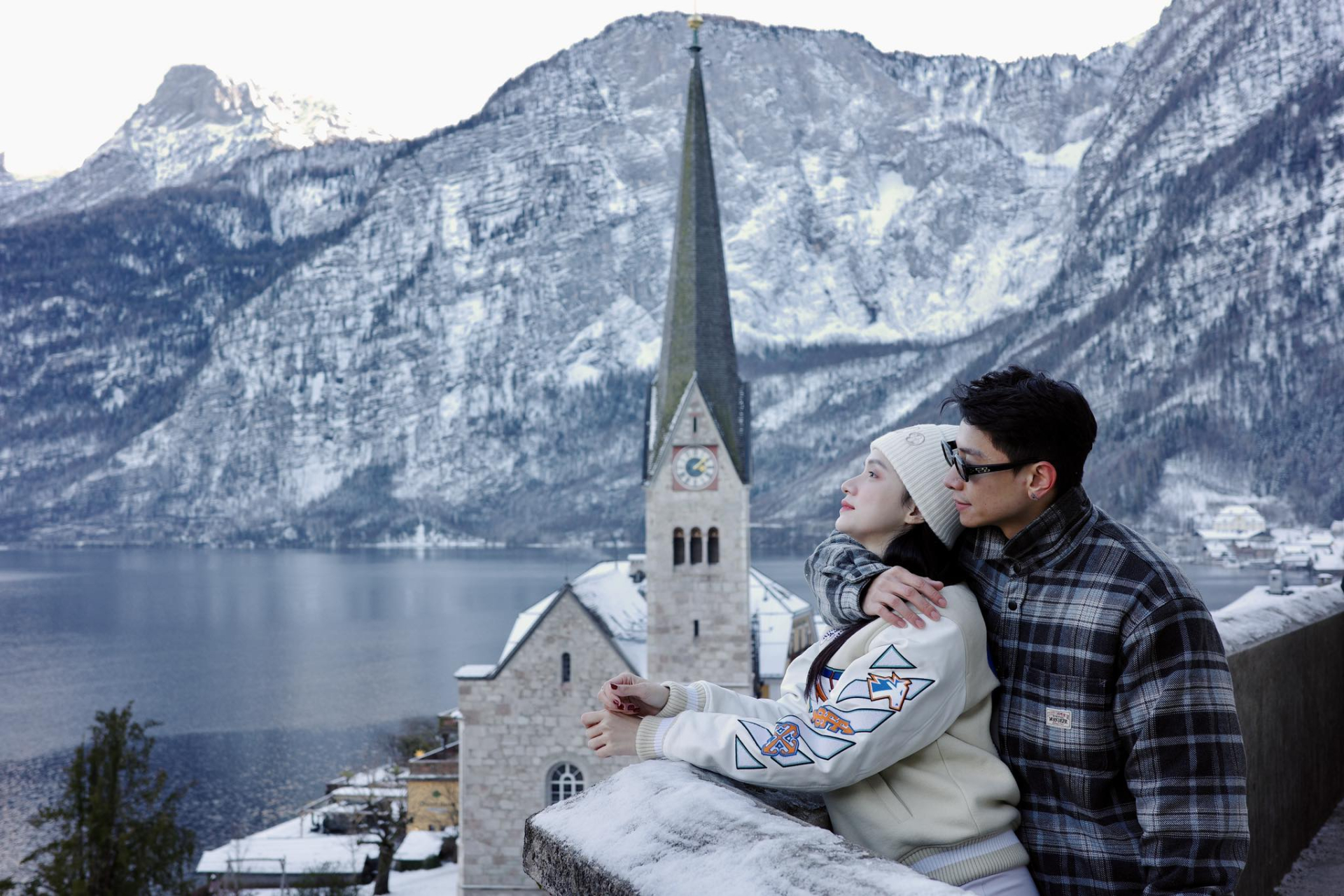 Cả hai thường xuyên du lịch, ngày càng thoải mái công khai tình tứ