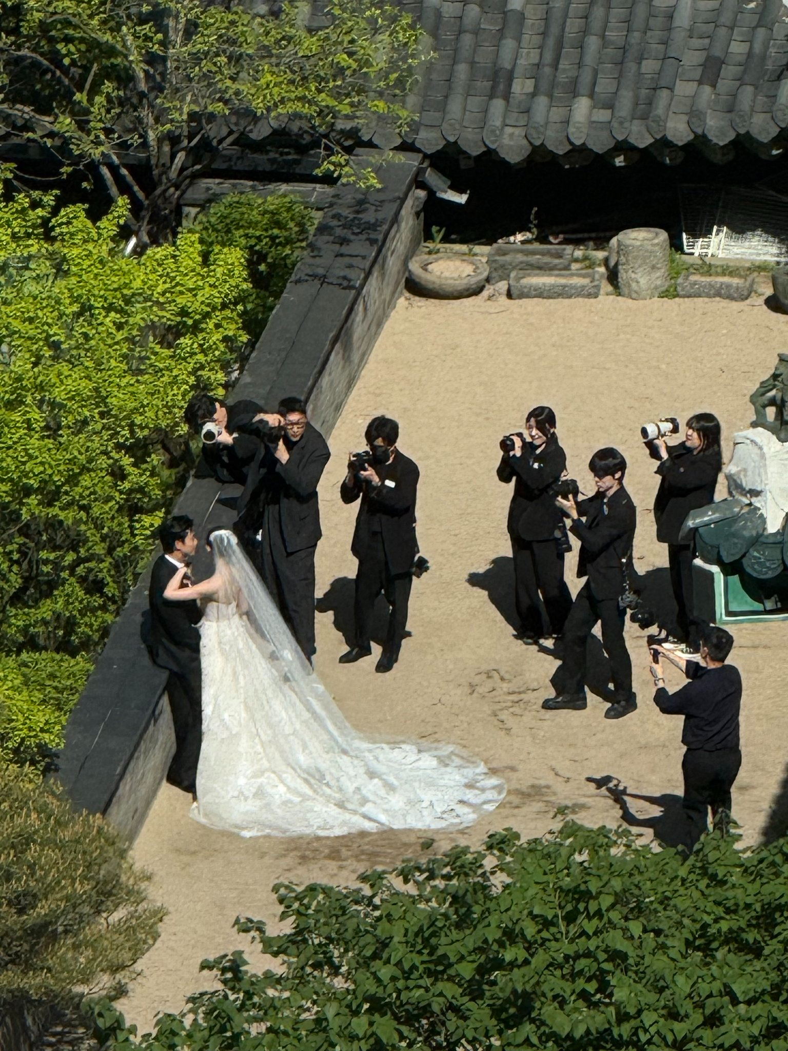 1 số hình ảnh từ đám cưới của Taecyeon bị rò rỉ ra ngoài. Ảnh: X