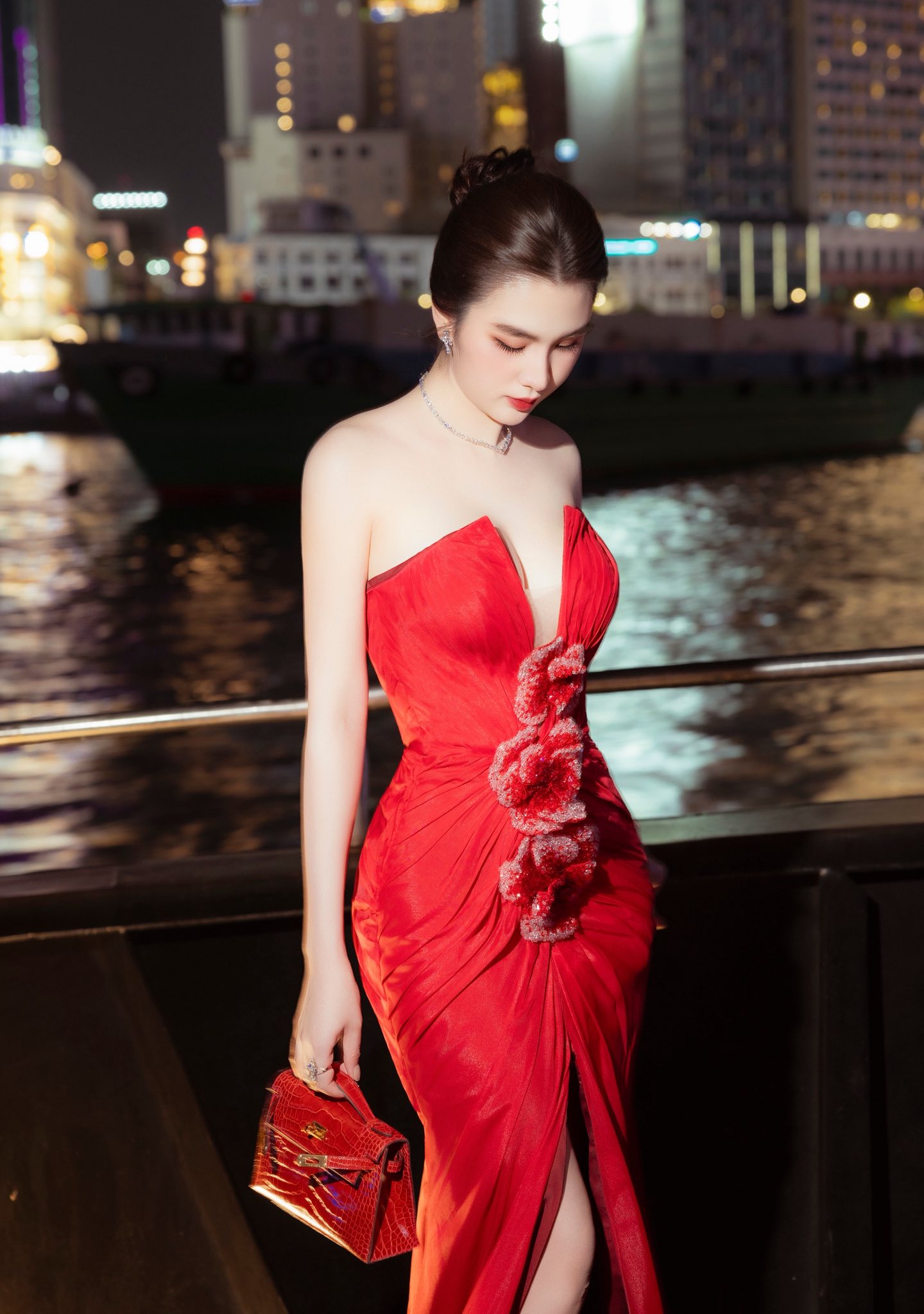 Ngọc Loan hiện tại làm việc ở viện thẩm mỹ, có cuộc sống sang chảnh và đầy đủ 