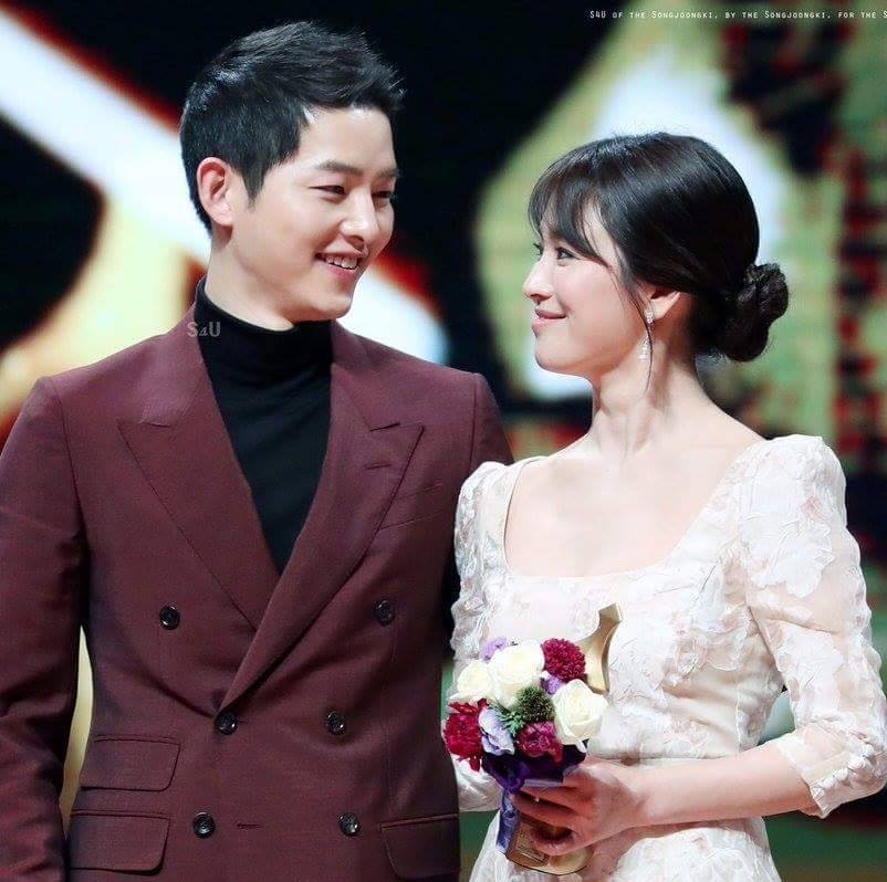  Song Hye Kyo thân mật bên người đàn ông bí ẩn sau khi bị tố hủy hoại hôn nhân với Song Joong Ki