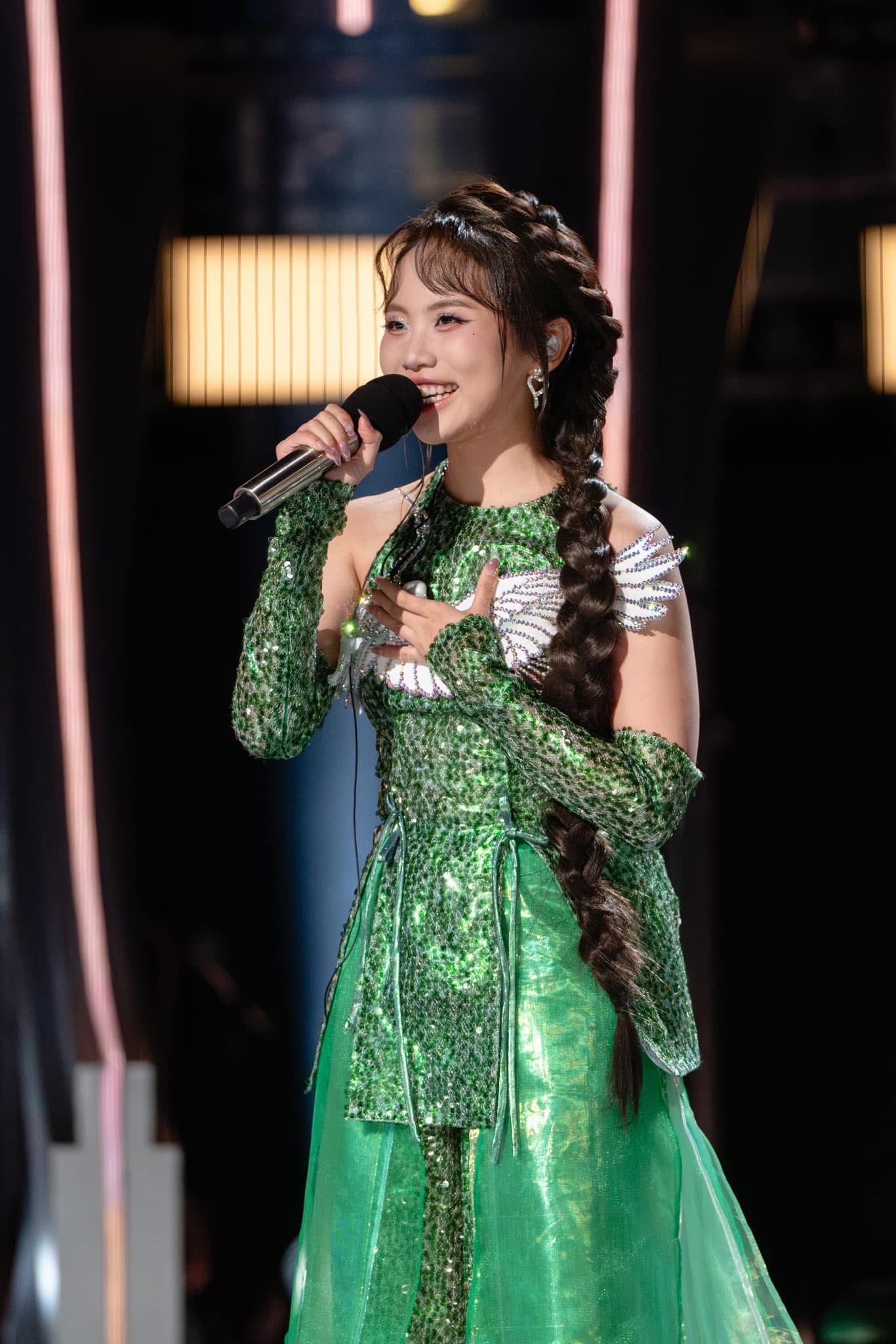 Tại chương trình Sing! Asia 2025, Phương Mỹ Chi mang những màu sắc âm nhạc này lên sân khấu quốc tế và nhận được nhiều phản hồi tích cực từ khán giả khu vực