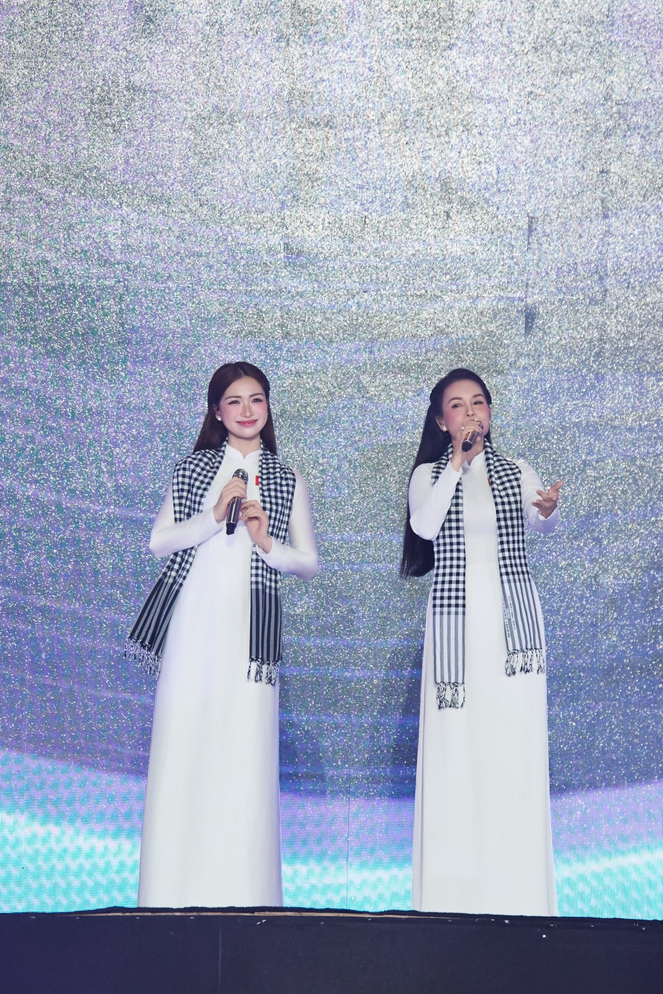Phần lời mới đã được cập nhật trong màn trình diễn chính thức của Hoà Minzy và Cẩm Ly