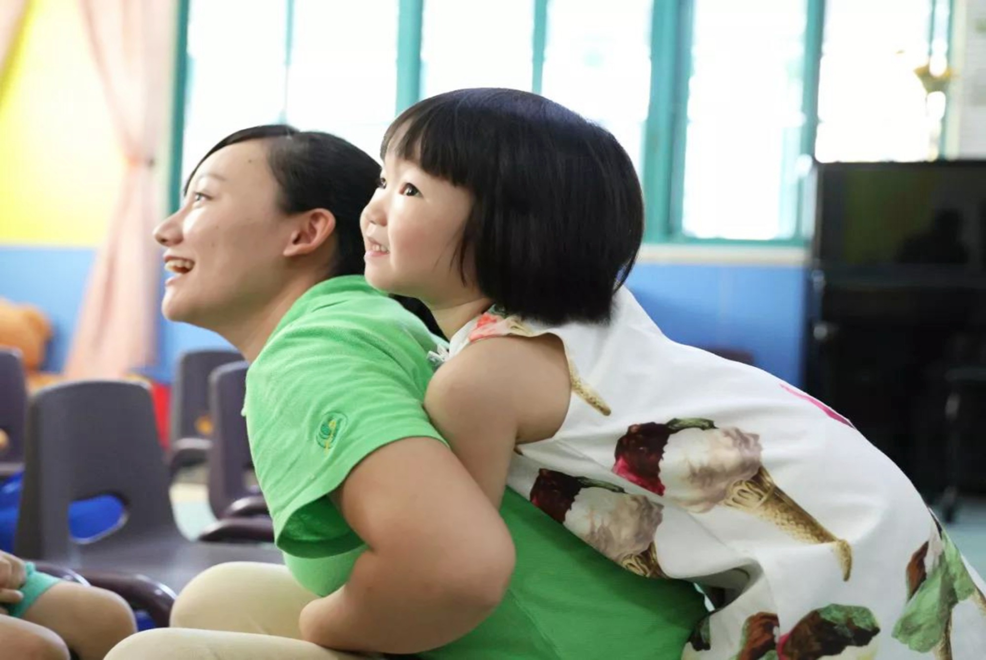 Giáo dục gia đình nên là nơi chấp nhận những khiếm khuyết của trẻ để ưu tiên cho những thế mạnh đặc thù (Ảnh: Sohu)