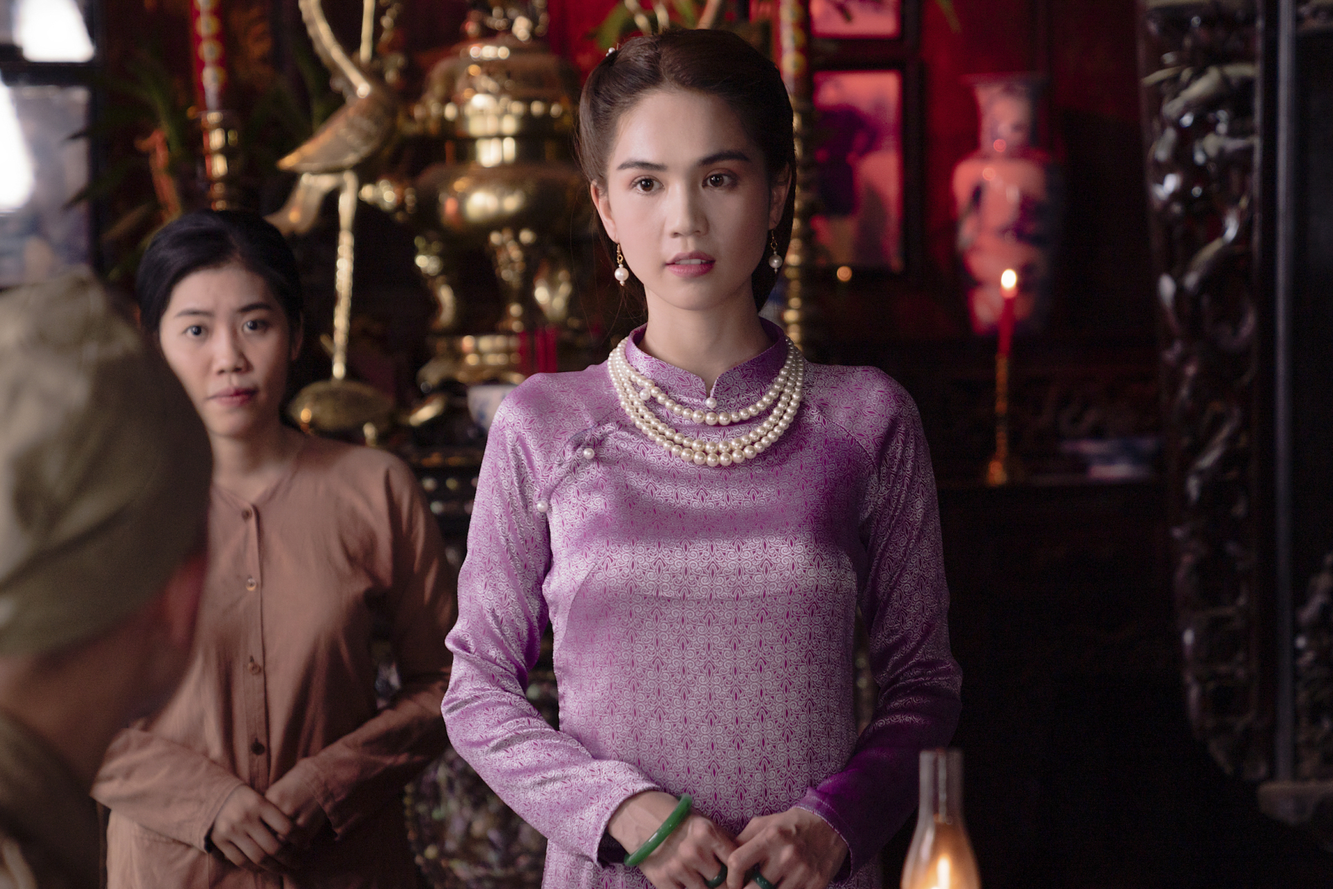 Ngọc Trinh trong MV Cung Đàn Vỡ Đôi