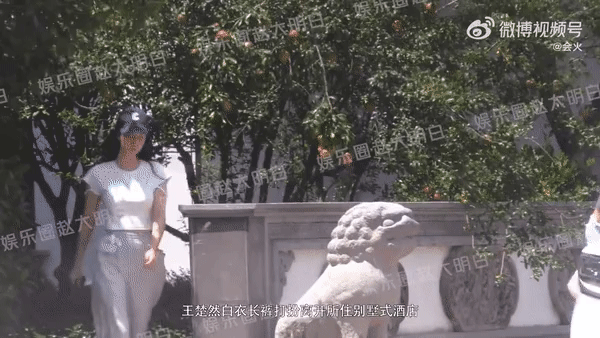 Cặp “tiên đồng ngọc nữ” đẹp nhất showbiz lộ clip vào khách sạn hẹn hò 3 ngày còn sống chung quấn quýt, ai dè chia tay bất thình lình 