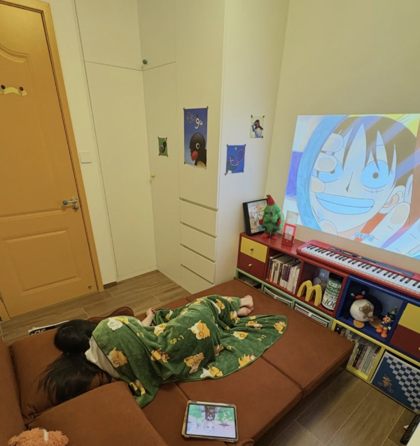 Cô gái trốn cả thế giới trong căn phòng 9m2 cải tạo đẹp như phim Anime: Góc nào cũng chữa lành mạnh mẽ